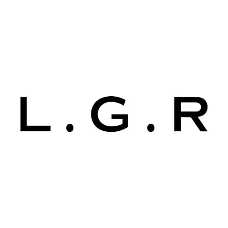 Les lettres L, G et R séparées par des points, en noir sur fond blanc.