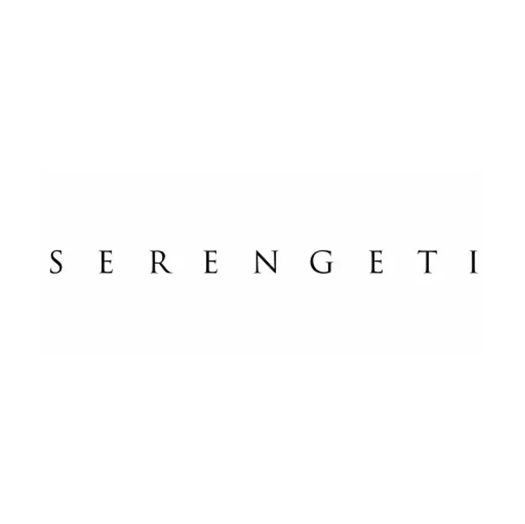 Logo avec le mot 'Serengeti' écrit en majuscules noires sur fond blanc.