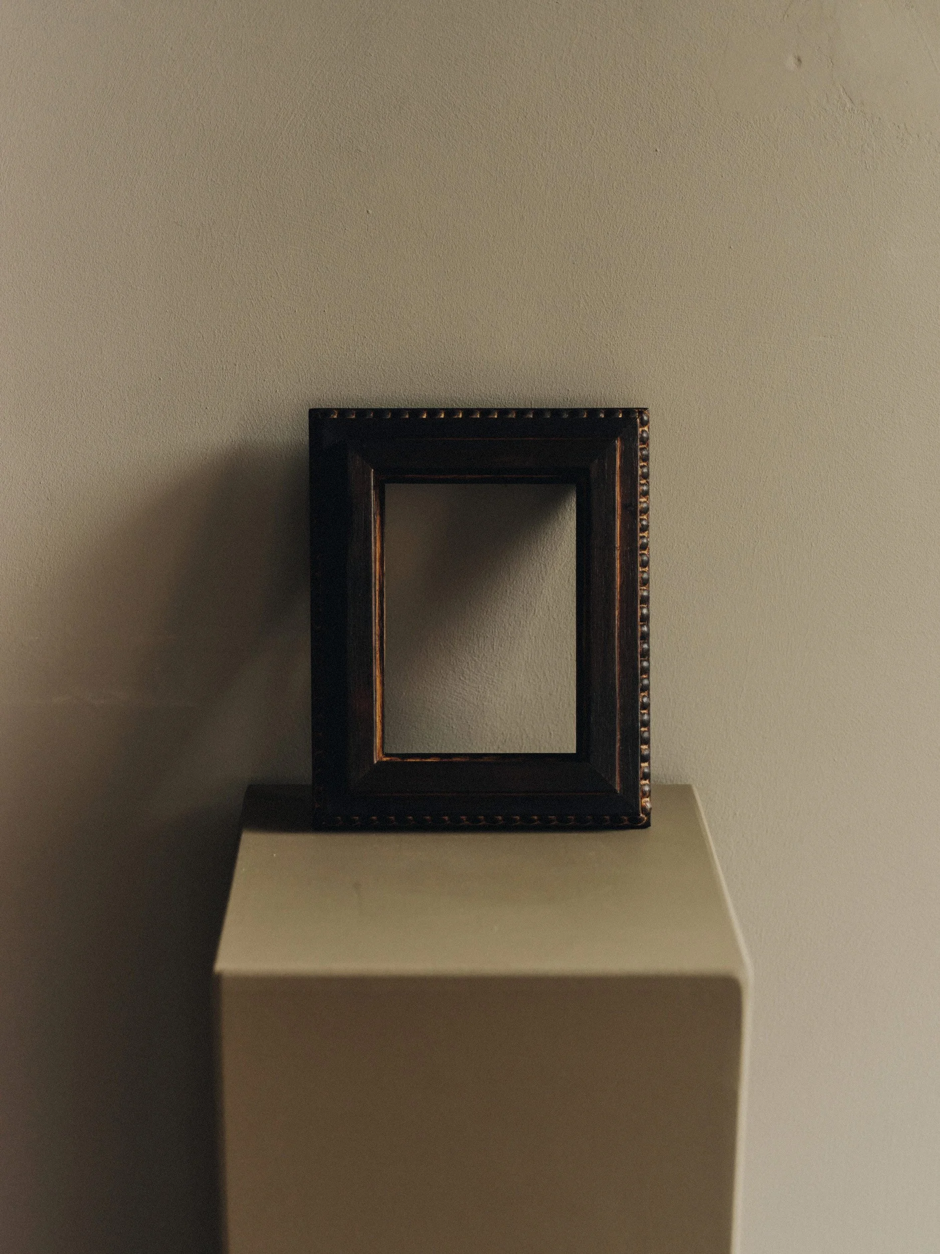 SMALL FRAME