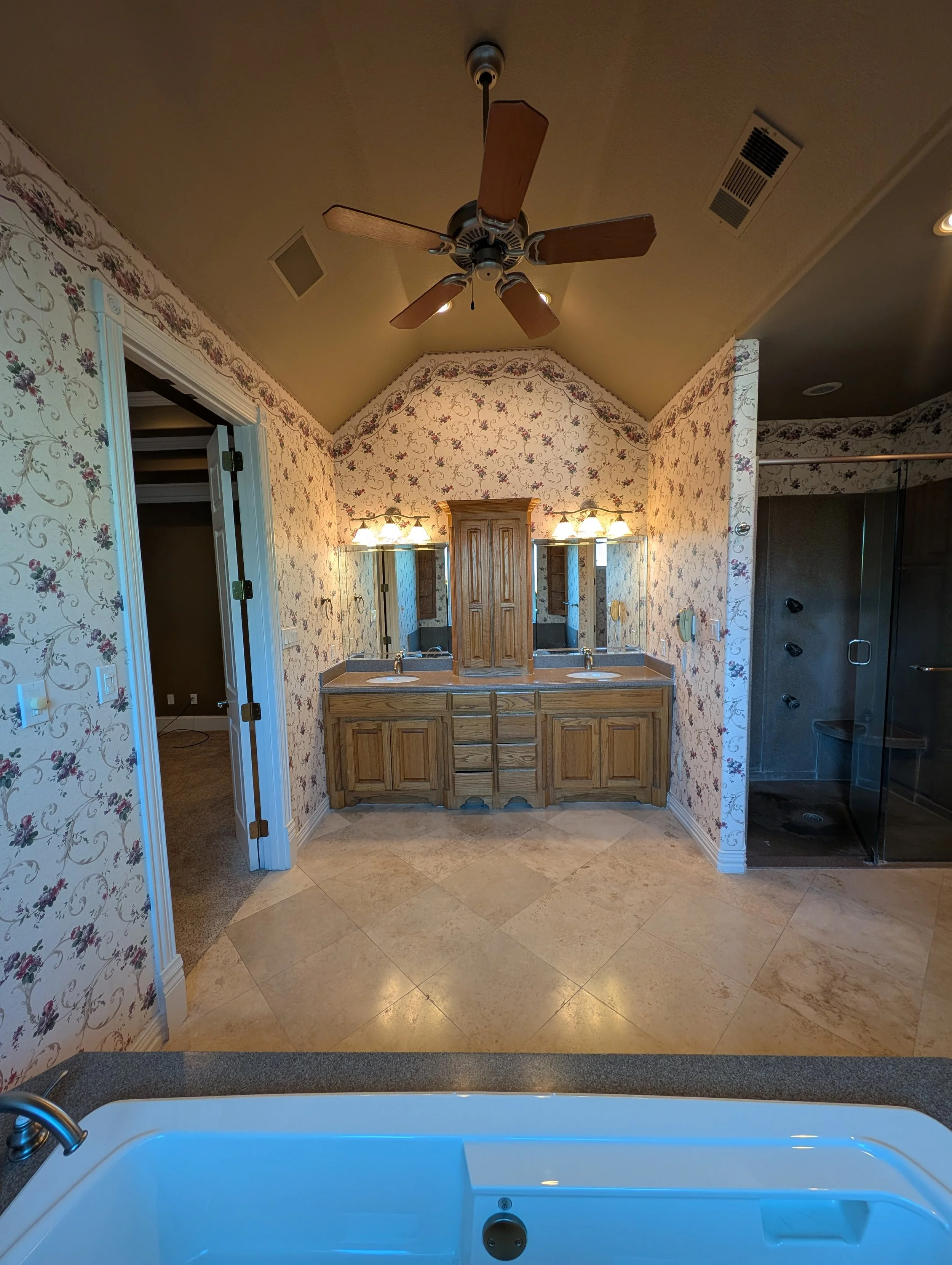 Wallpaper-removal-in-Shady-Oaks-TX-master-bathroom-before-6.jpg