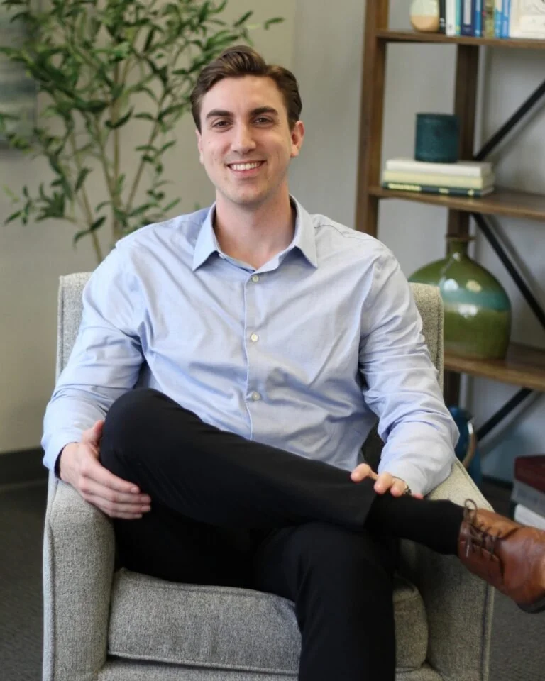 Zach Ismirnioglou, MA