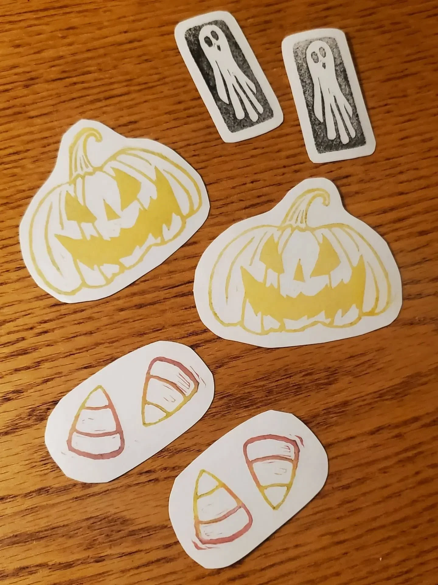Fall is basically here which means the SPOOKY BUNDLE drops this week! 

If this is the first time you're hearing about this - @schellcreekcreative and @capizzi_doodles have put together a collection of art and handmade goodies that celebrate spooky s