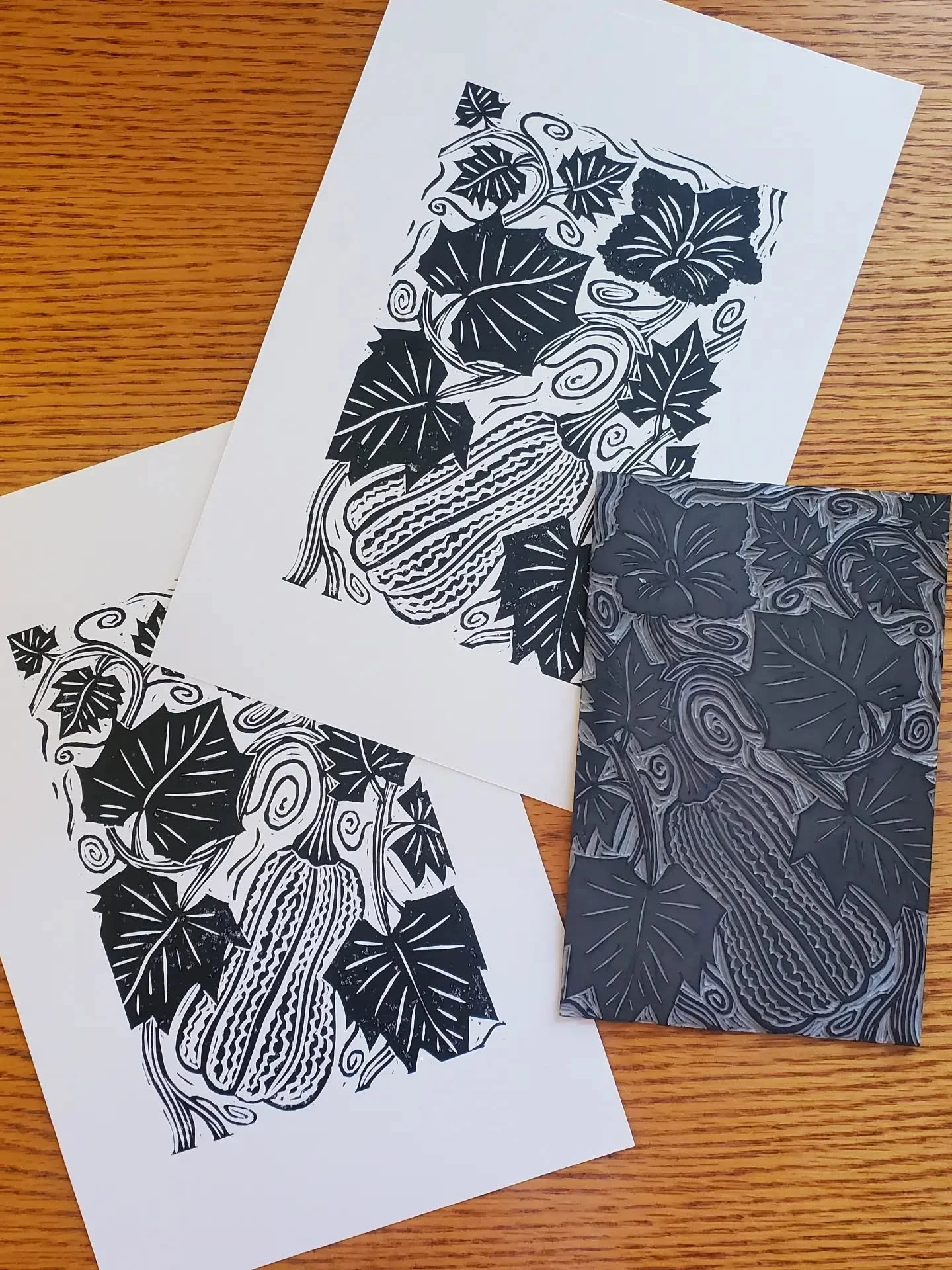 🐌📬 sneak peek! 

I just pulled these test prints yesterday and LOVE how they are looking so far. The finished edition will go exclusivley to my Snail Mail Club members! 

I really wanted to create something that celebrates this time of year in a me