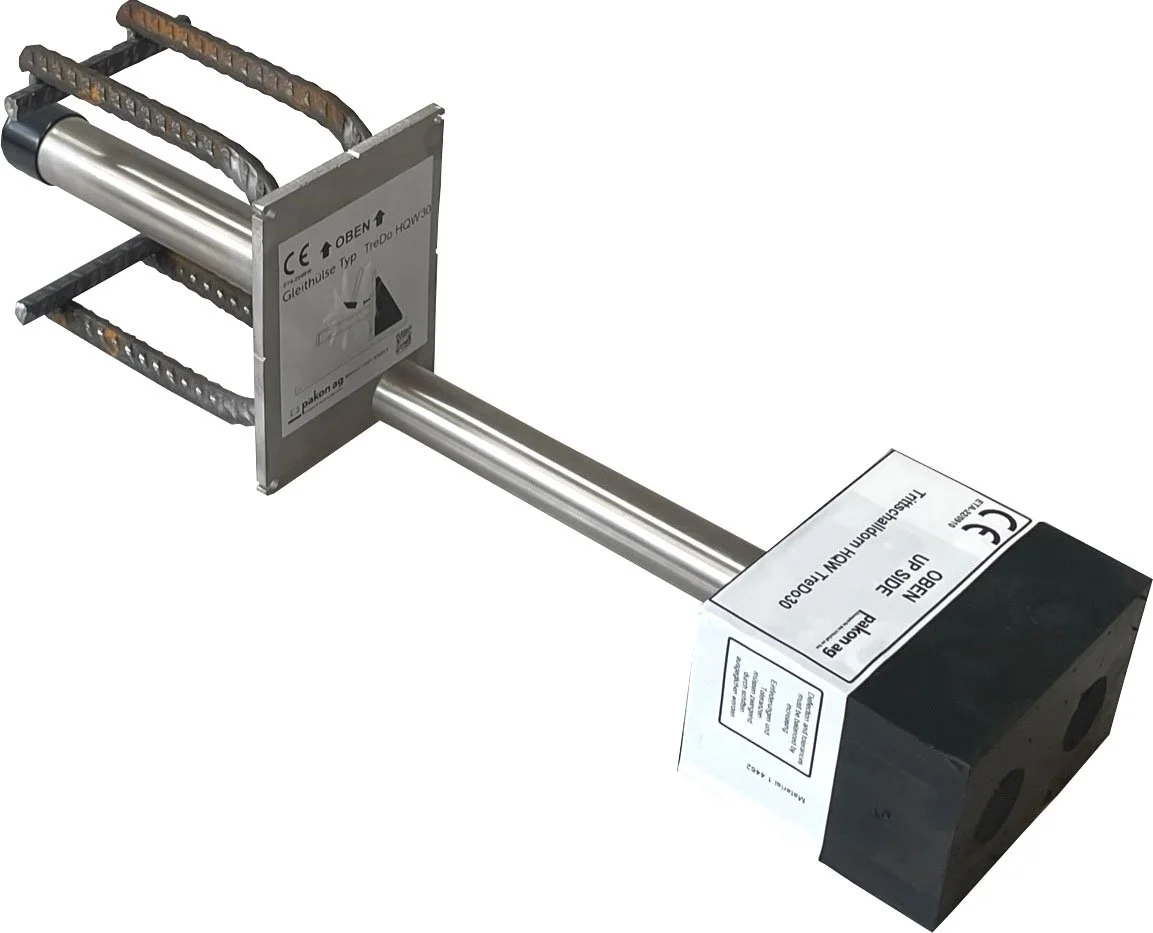 Ein medizinisches Lasergerät zur Behandlung von Gelenken, bestehend aus einem schwarzen Abschlussblock, einem silbernen Rohr, einer stabilen Halterung und Kabeln.