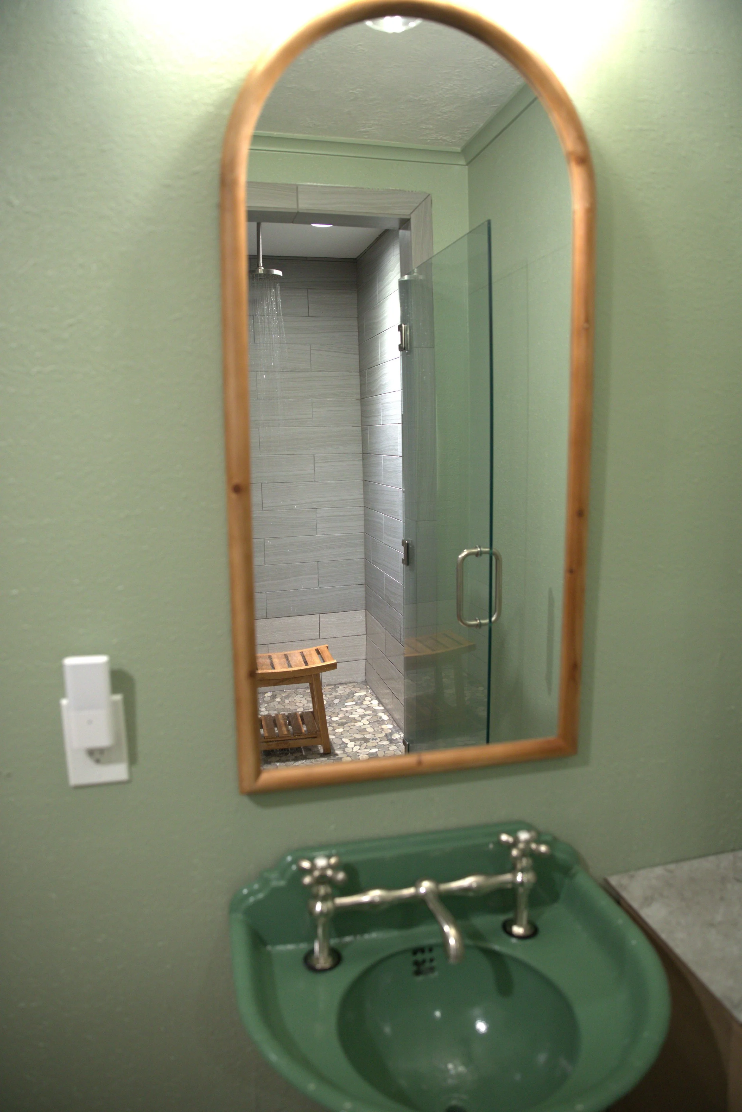 Green mirror reflextion.jpg