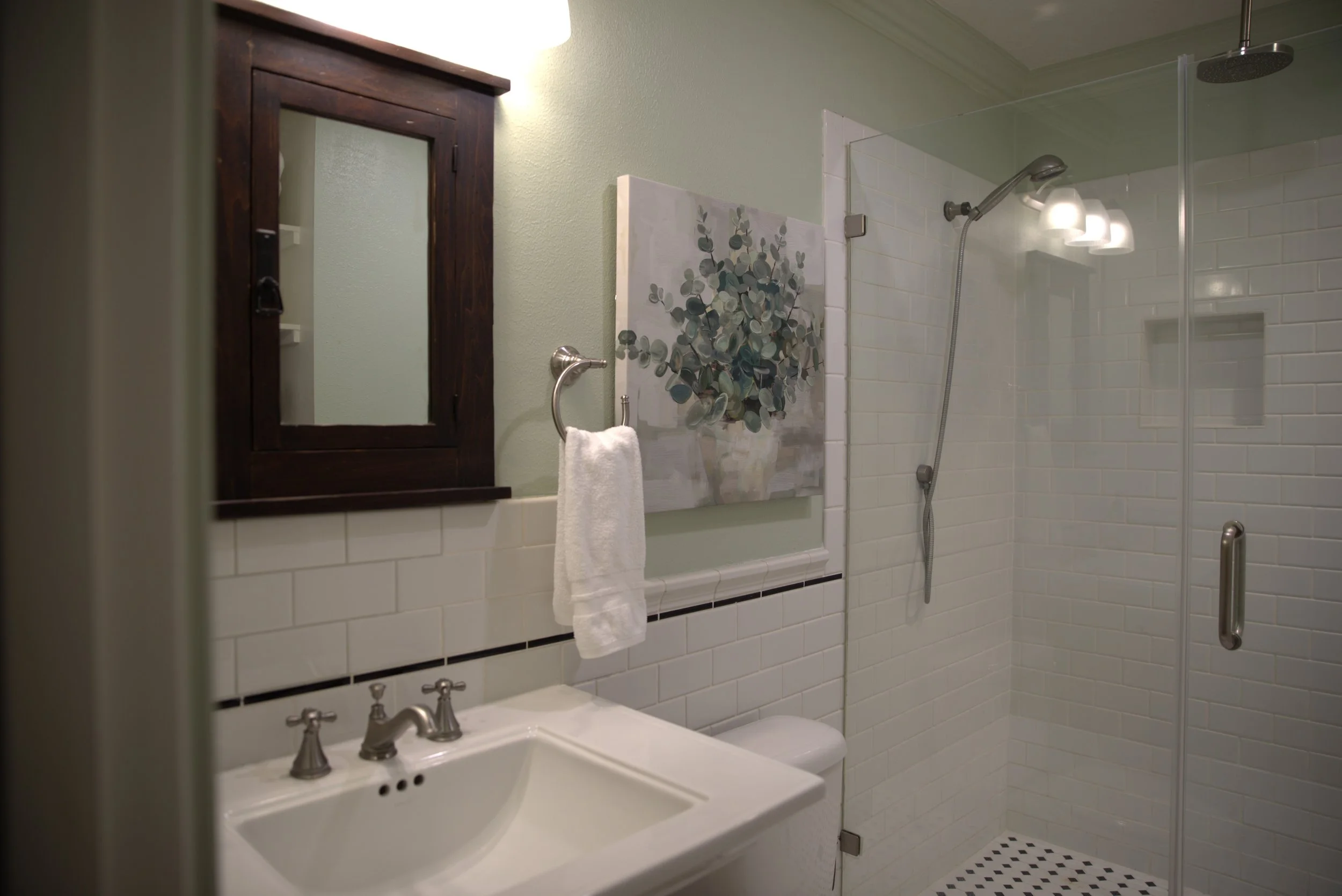 Hall Bath.jpg