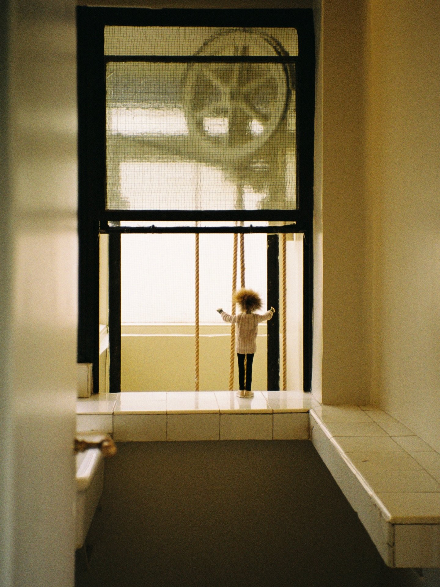 Modern architecture, space, scale and a 30cm mediator.
Throwback to our last September-October journey through France, here at Villa La Roche in Paris. We&rsquo;ve been quiet lately, but for a good reason: the next chapter of this exploration is offi