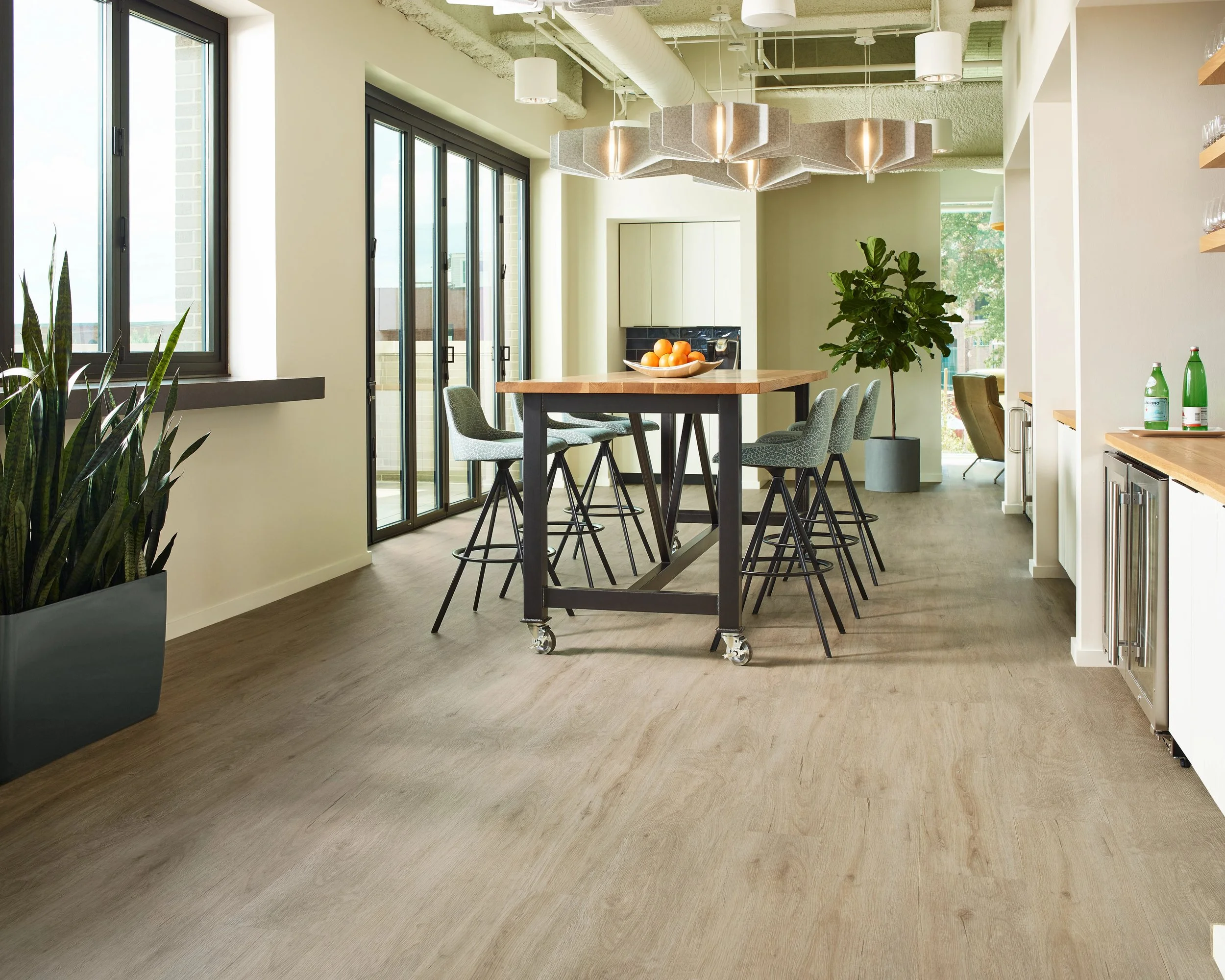 V2585_02079_5THM_ROOMH_STAGGER.jpg