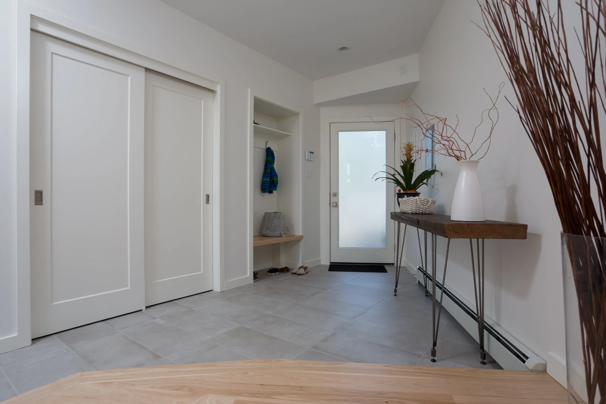 Tile entry modern.jpg