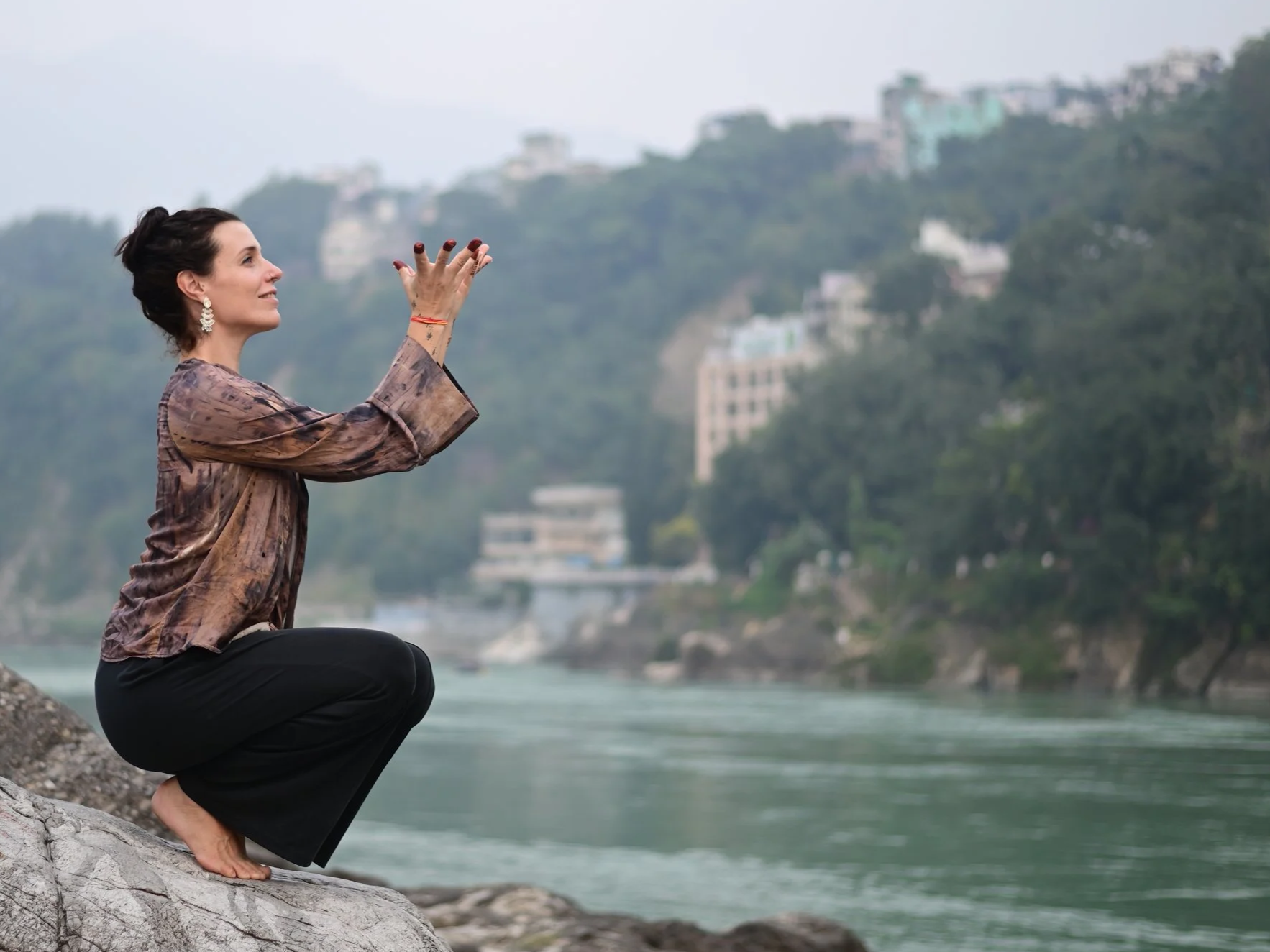Experience soulful yoga retreats in India with a focus on women’s work and sensual alchemy. Yin yoga classes, workshops, and online courses in three languages.