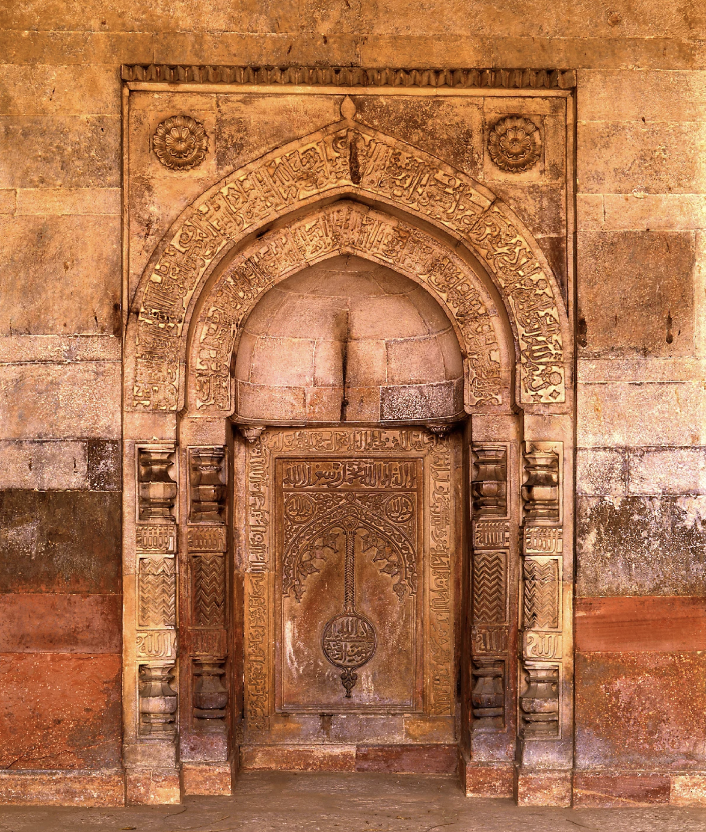 Yoga retreats for women in Spain and France with Sensual Yoga. Explore yin yoga, feminine embodiment, sensual alchemy, and online studio offerings.