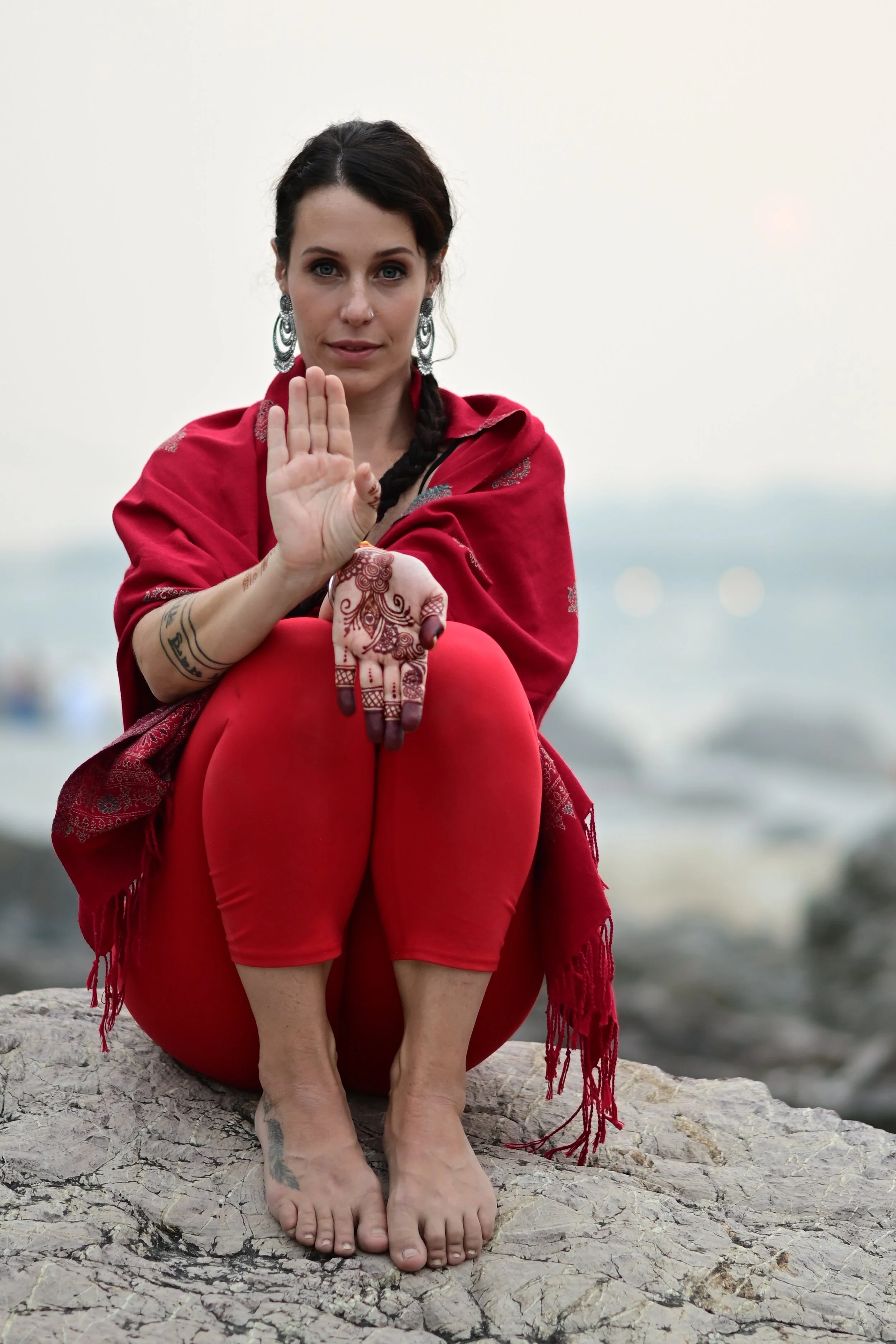 Looking for the best yoga retreats in India? Join immersive yoga and meditation retreats in Rishikesh, Varanasi, and Ladakh designed for women seekers.