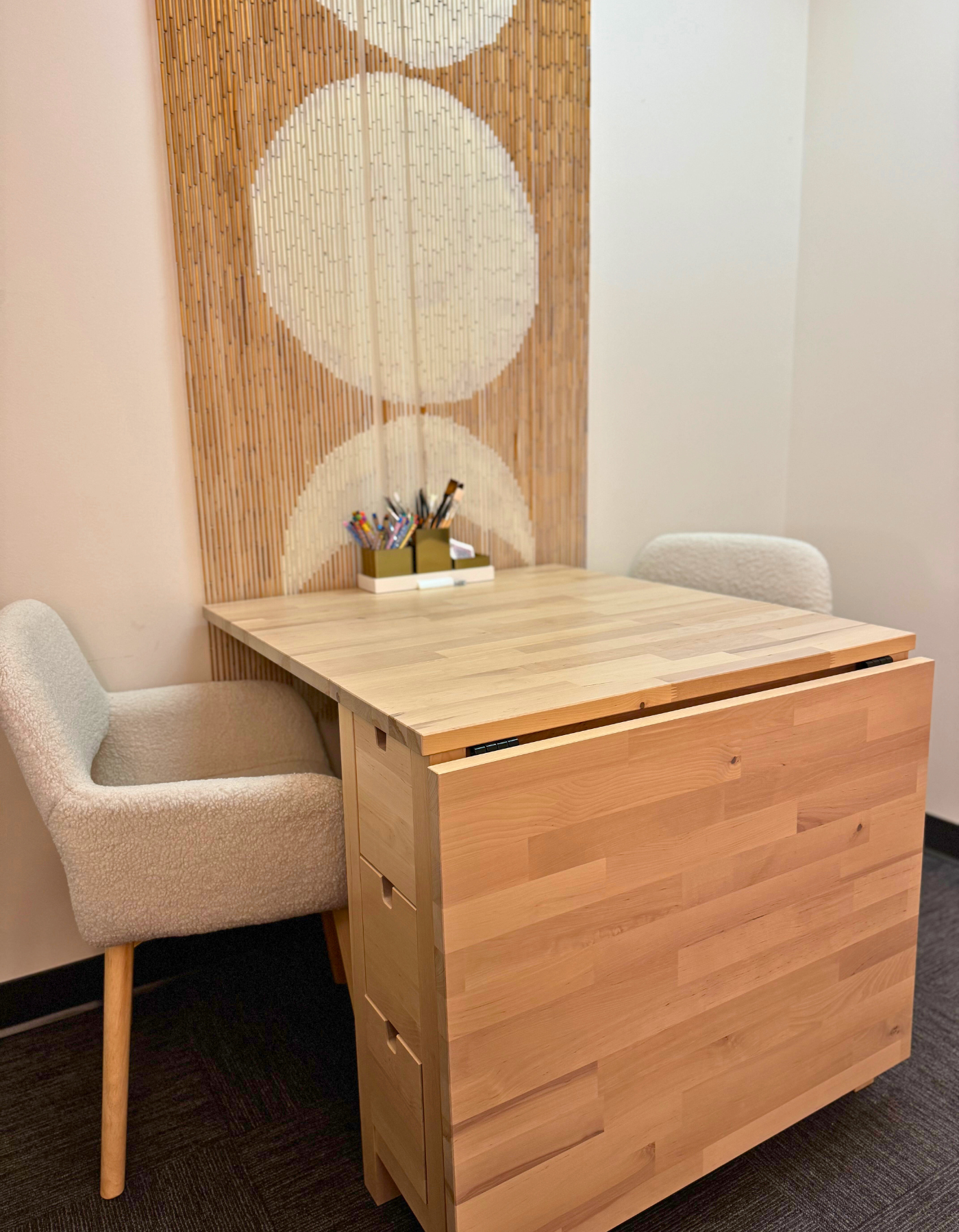 Image of Fresh Therapy LLC in person art therapy space.