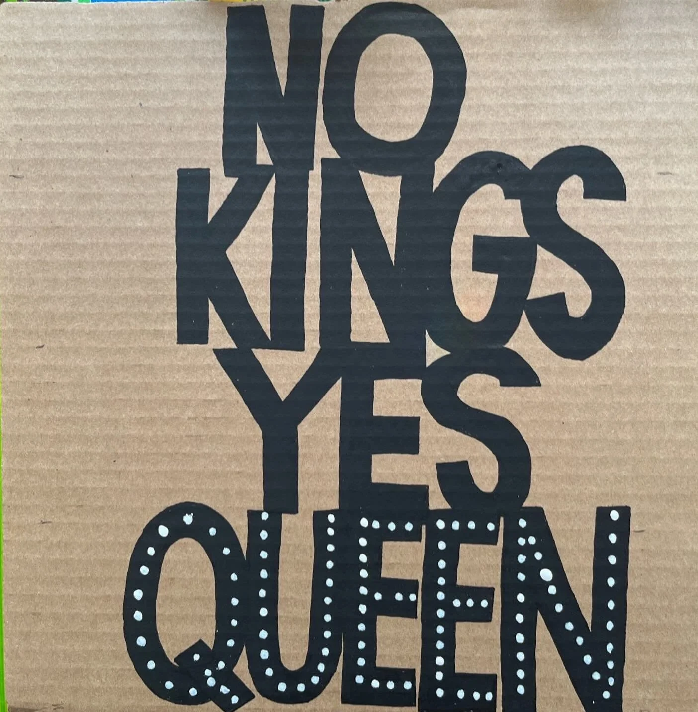 text-no-kings-yes-queens.jpg