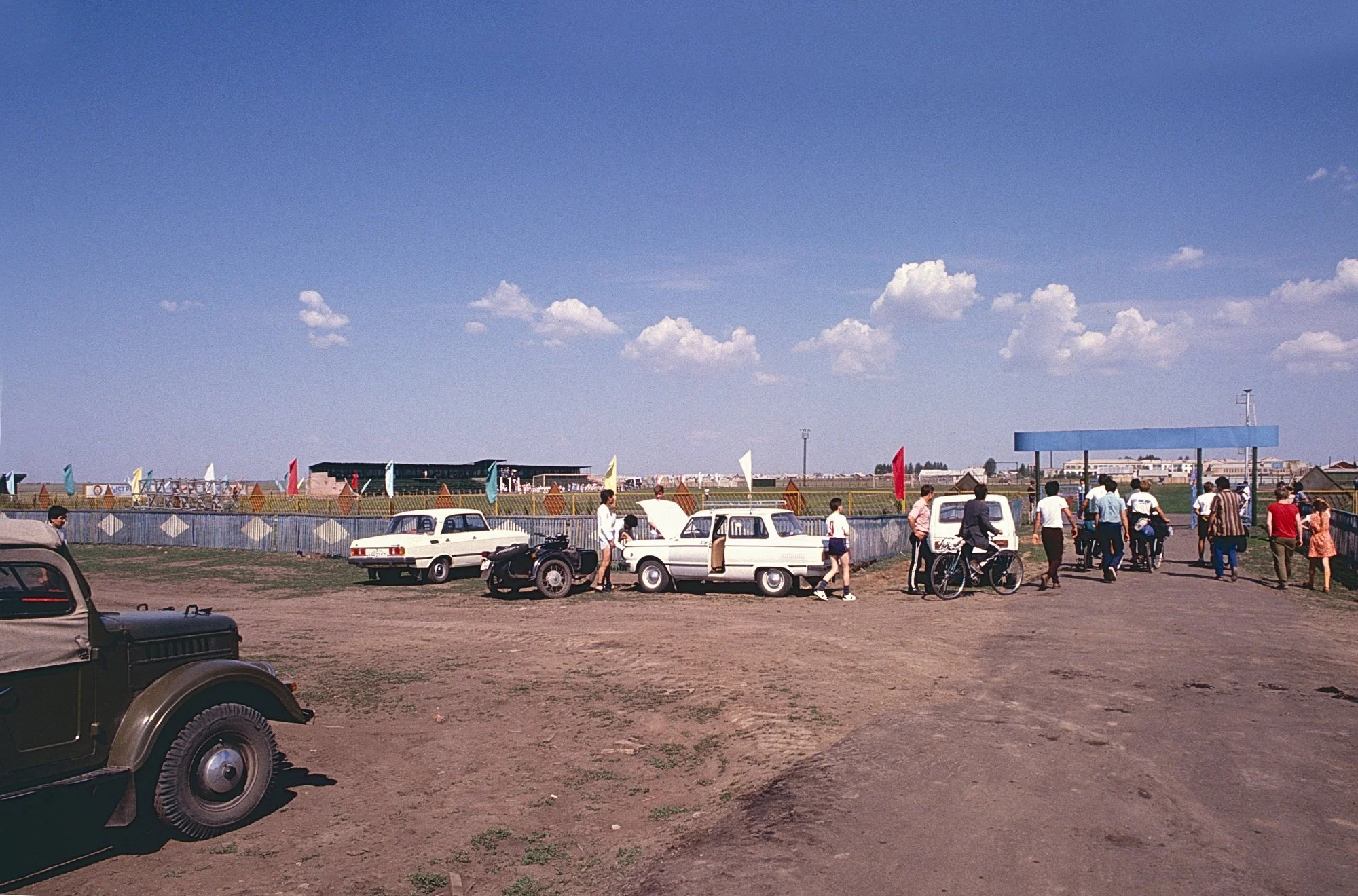 Approaching the stadium.