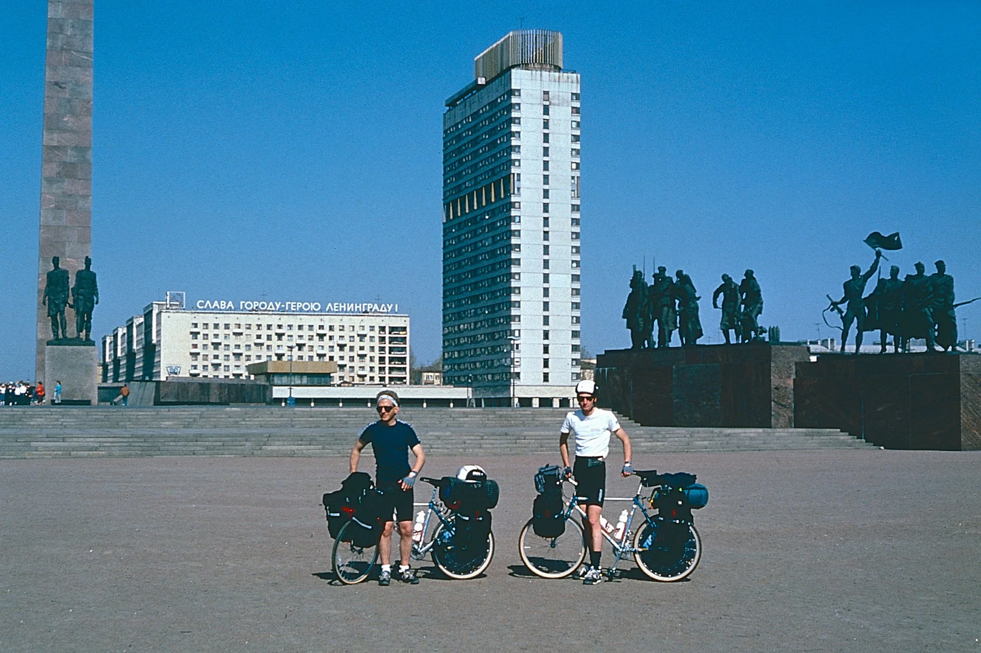 After a short week of rest and sorting out gear, we leave Moscow, cycling by a giant World War monument.