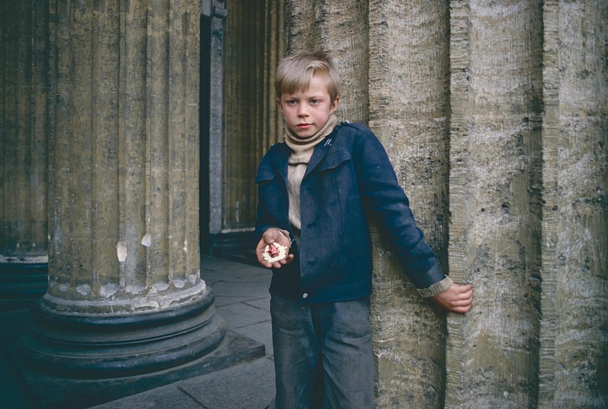 Kid selling Red Army insigna, Leningrad.