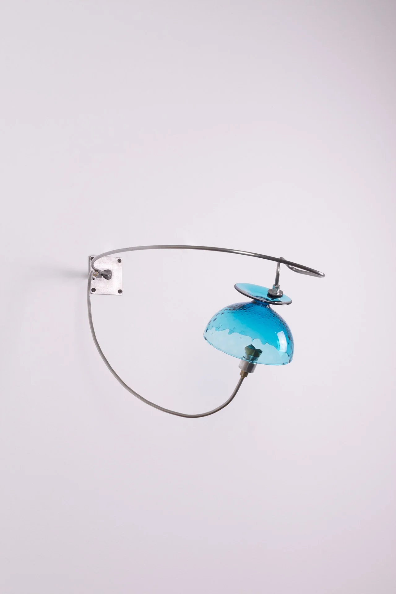 Unilluminated, the blue glass tea cup is emphasized.