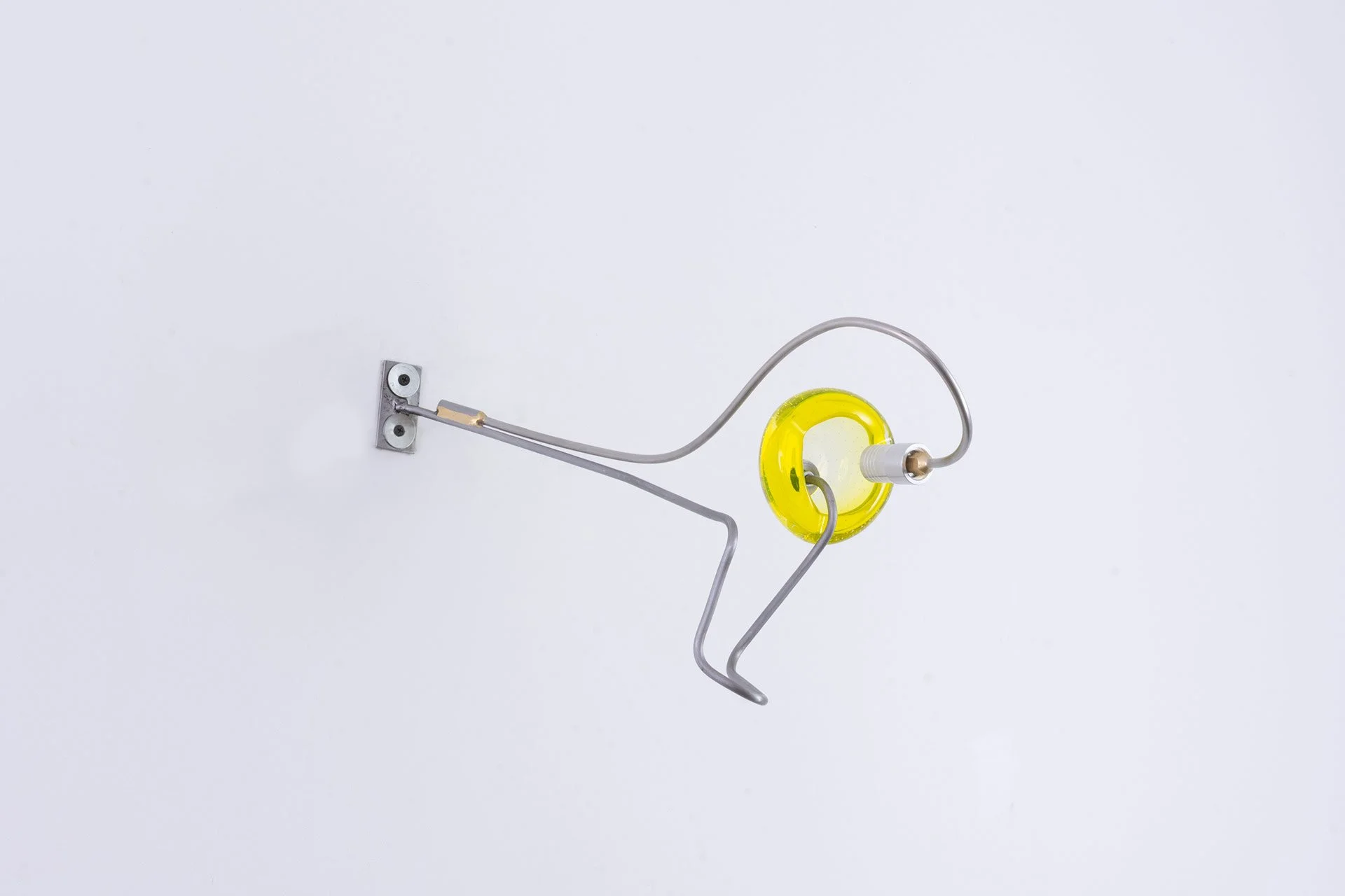 Unilluminated, the yellow bullicante ashtray is emphasized.