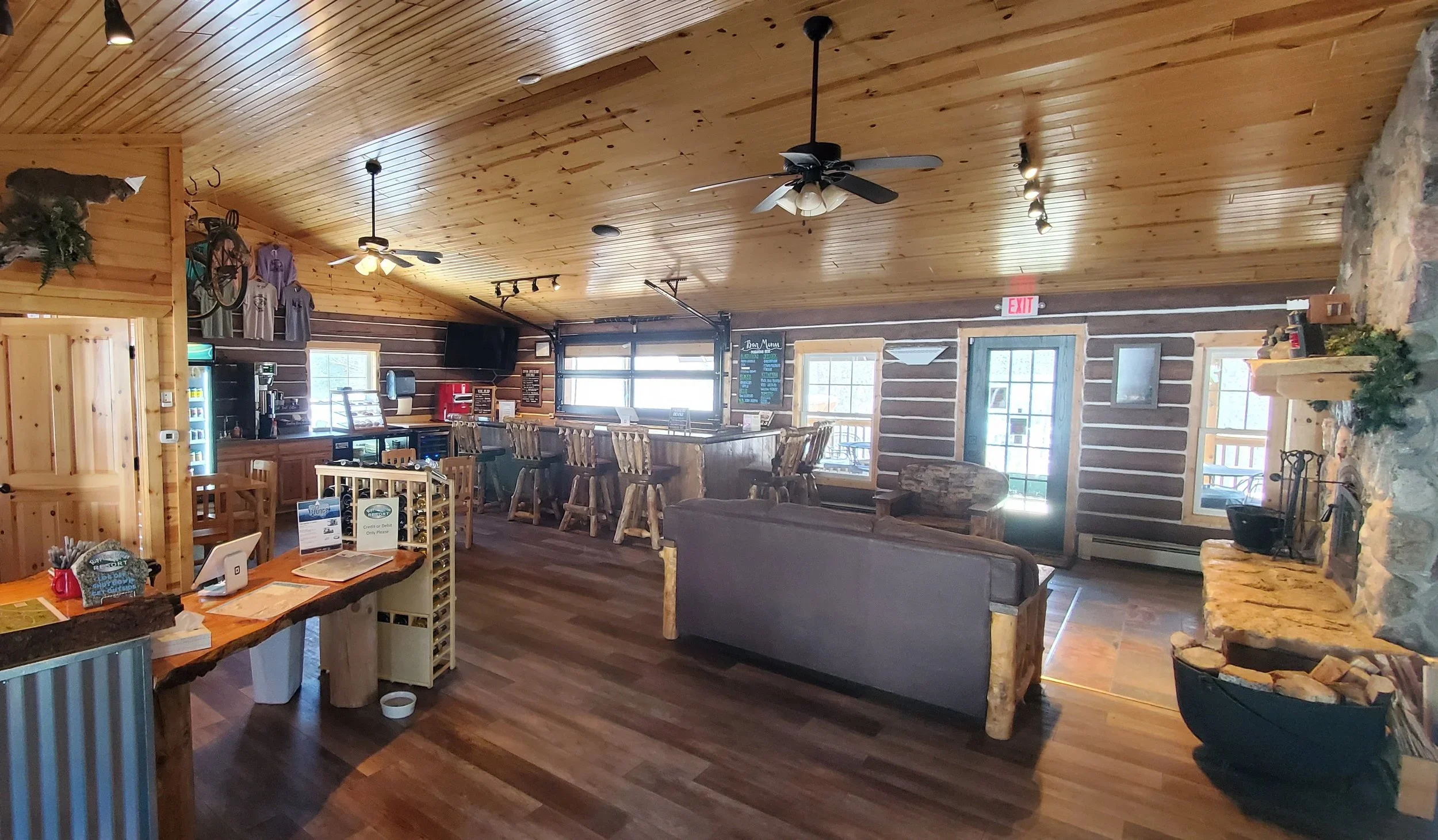 Rippling River Resort Lodge with Bar