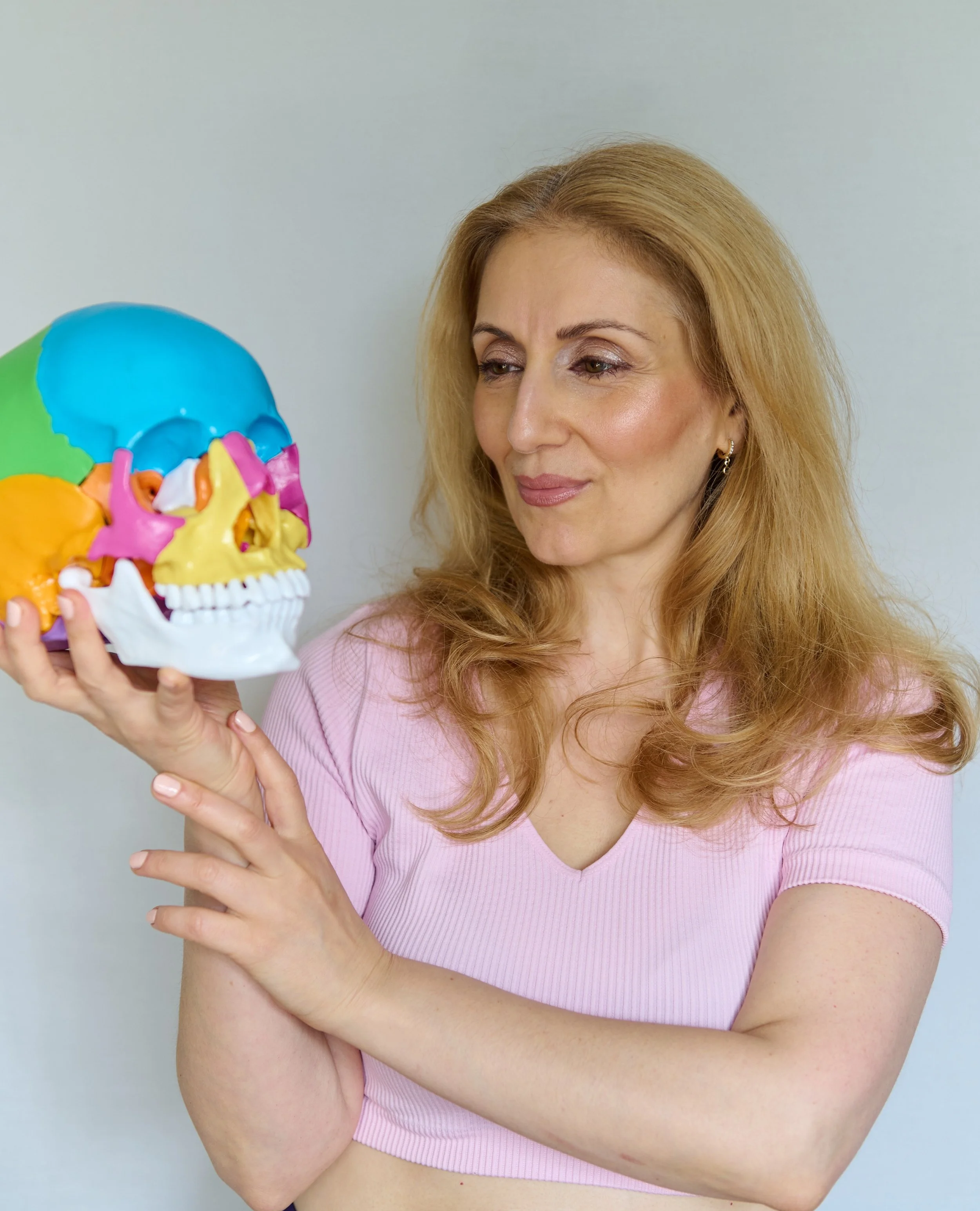 Anna Dale, holistic facial therapist, working with facial fascia and posture.