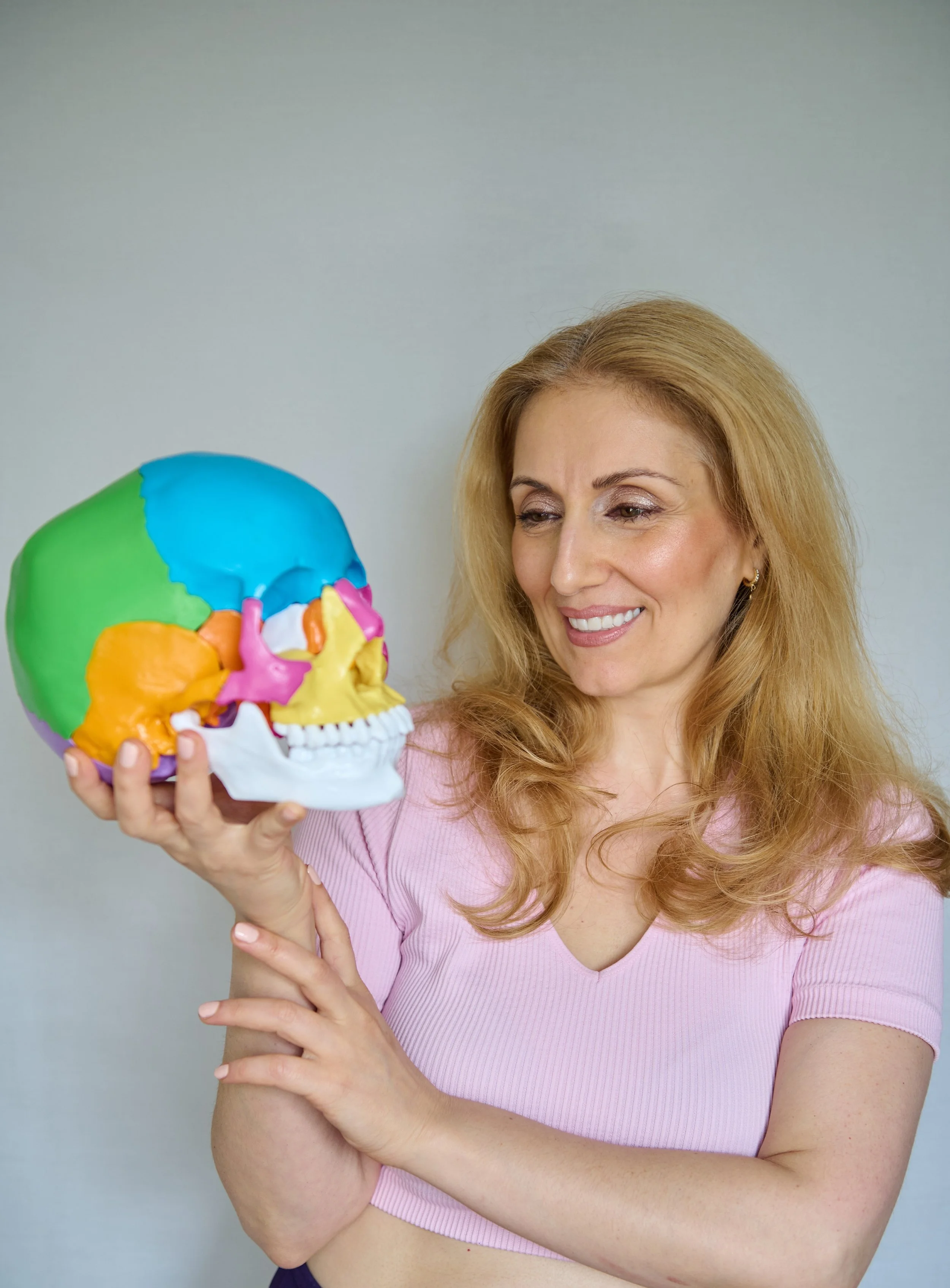 Anna Dale, holistic facial therapist, working with facial fascia and posture