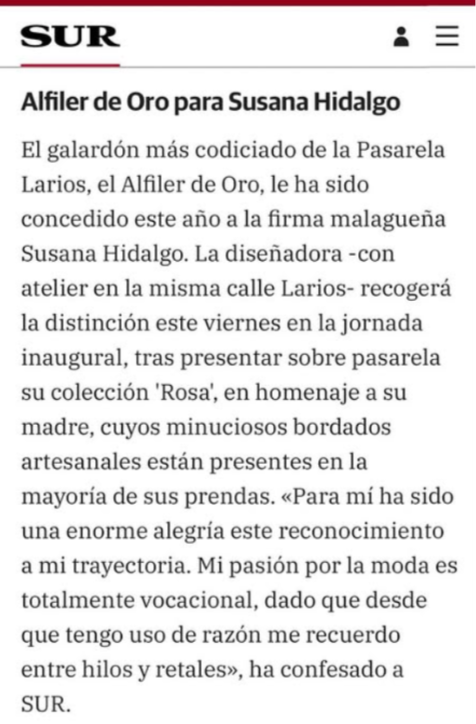Artículo de periódico que habla sobre un alfile de oro para Susana Hidalgo, diseñado por una creadora en la calle Larios, en Málaga, dedicado a su madre con bordados artesanales.