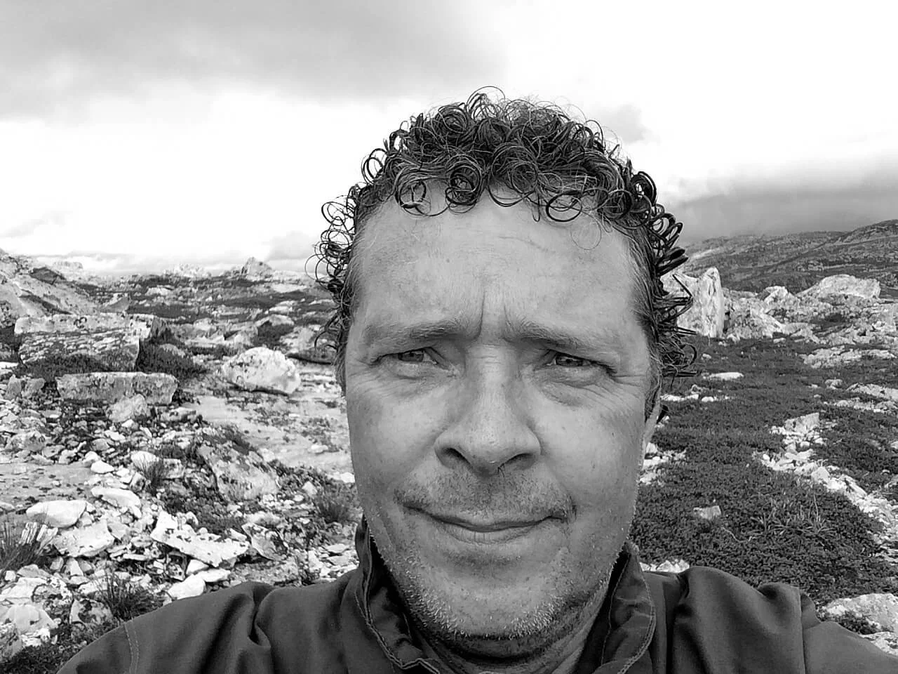 Black and white Image of Stian Vilming on the top of a mountain