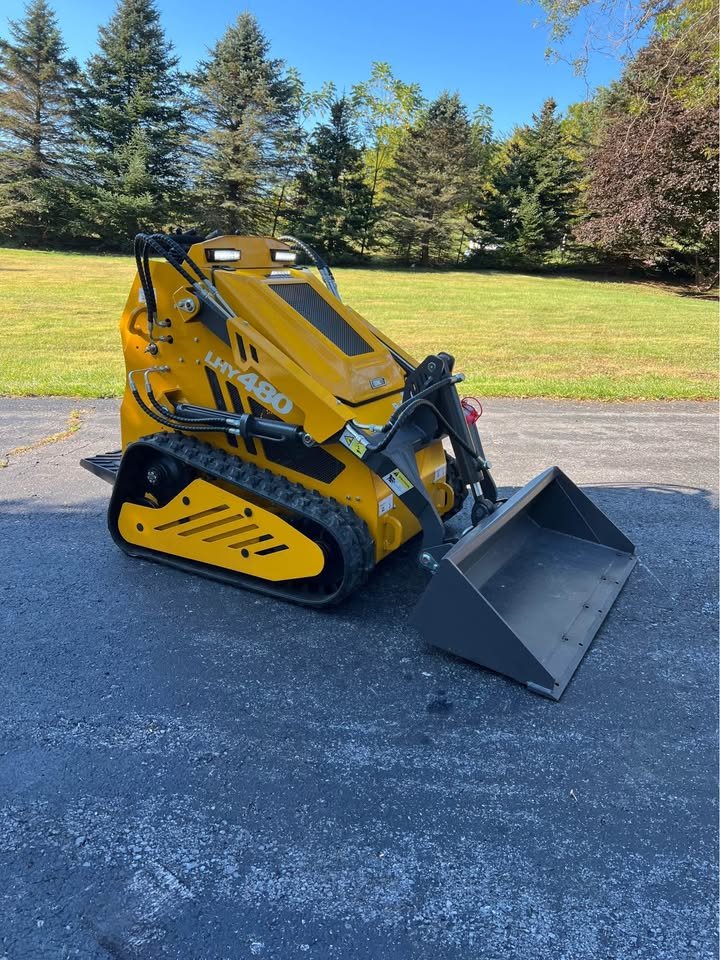 HUAYEE LHY480 MINI SKID STEER