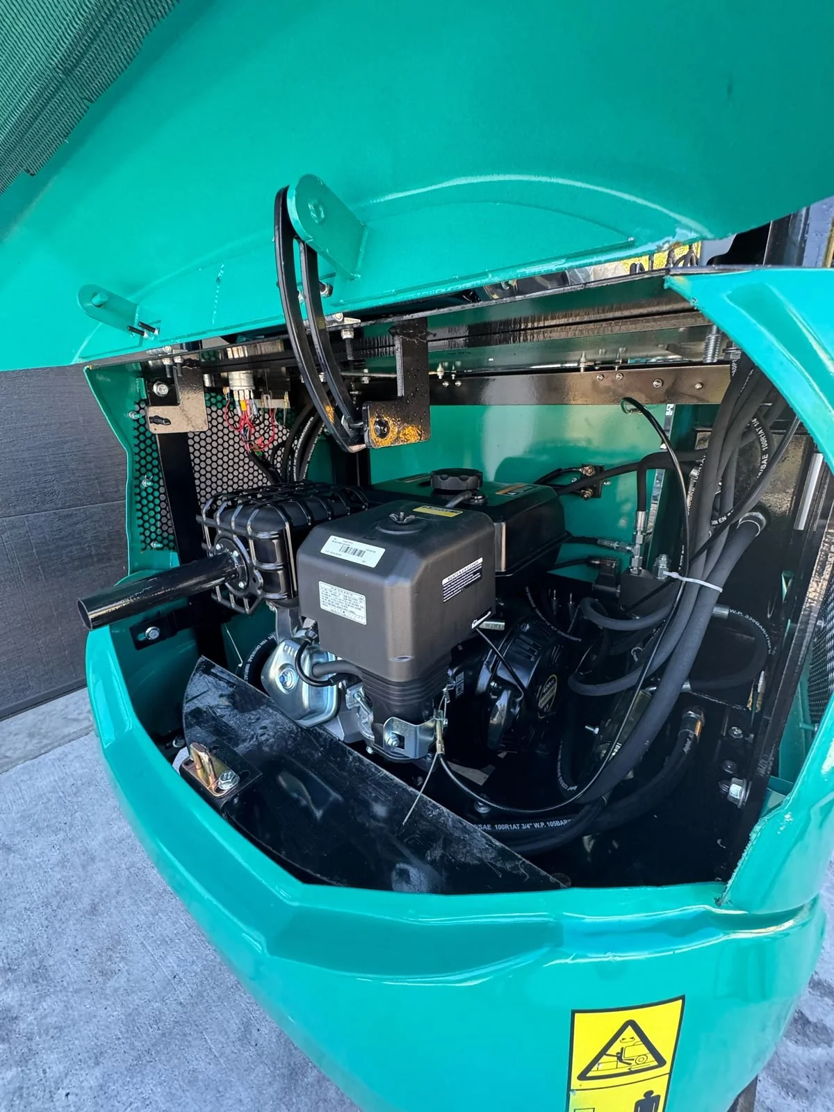 cfg-kv16r-mini-excavator-gas-engine-bay.jpg