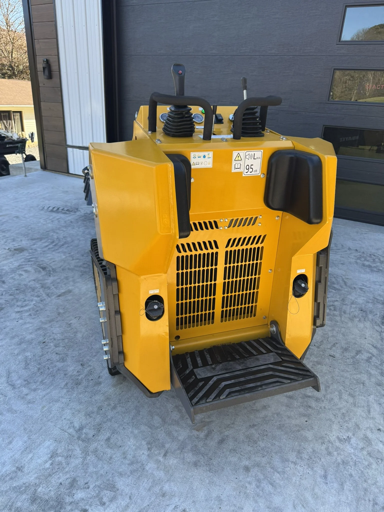Huayee LHY680 mini skid steer with MDM50 disc mulcher package, photo 4