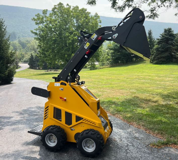 HUAYEE LHY360 MINI SKID STEER