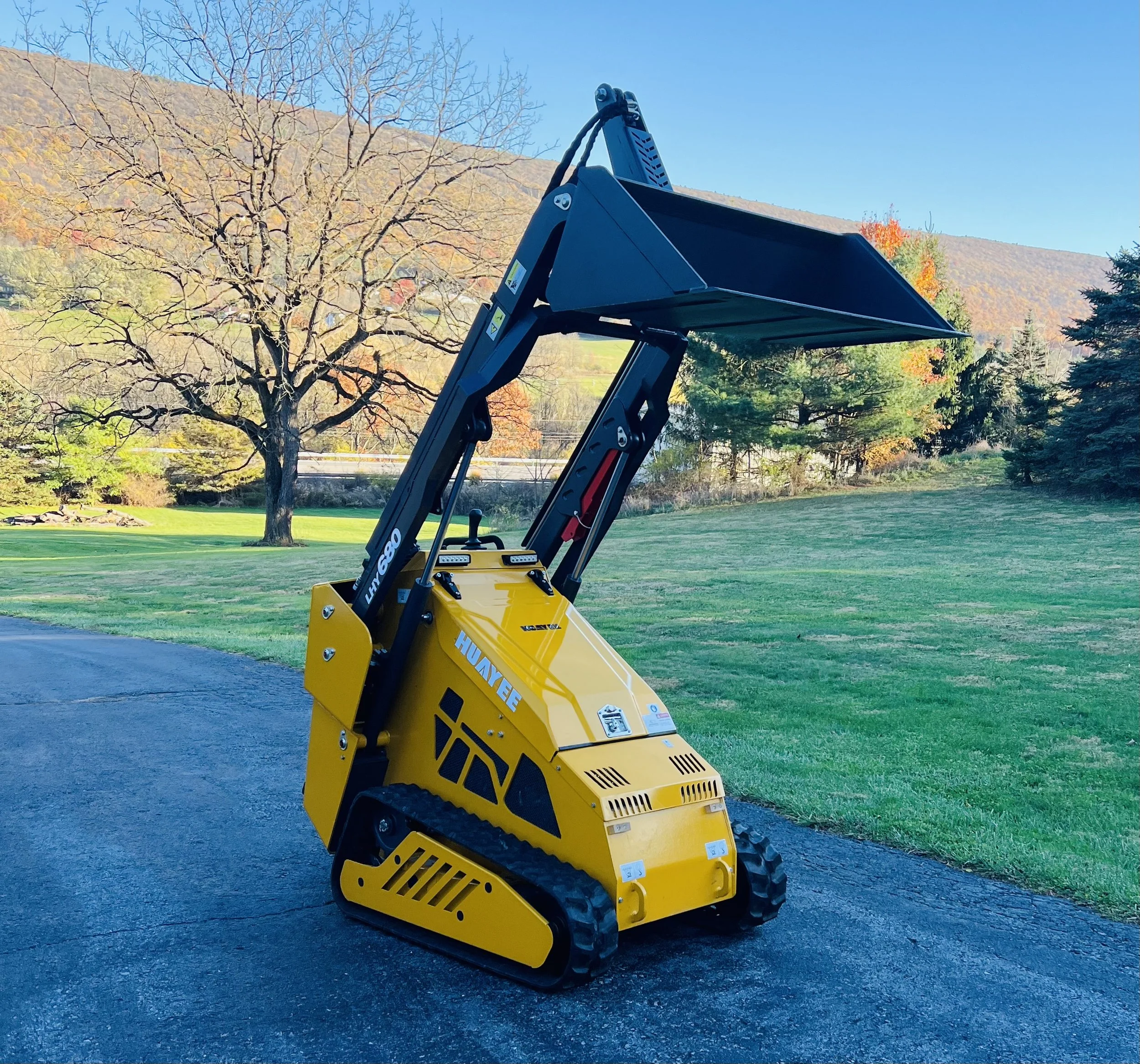 HUAYEE LHY680 MINI SKID STEER