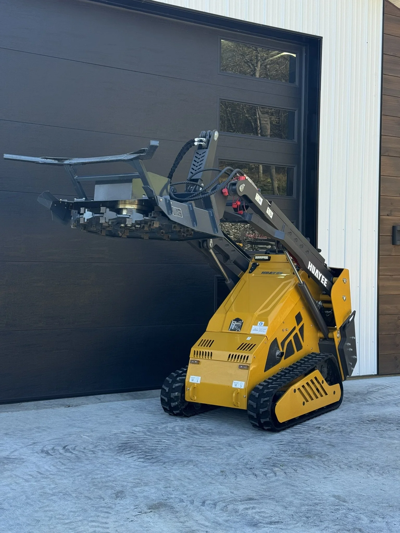 Huayee LHY680 mini skid steer with MDM50 disc mulcher package, photo 1