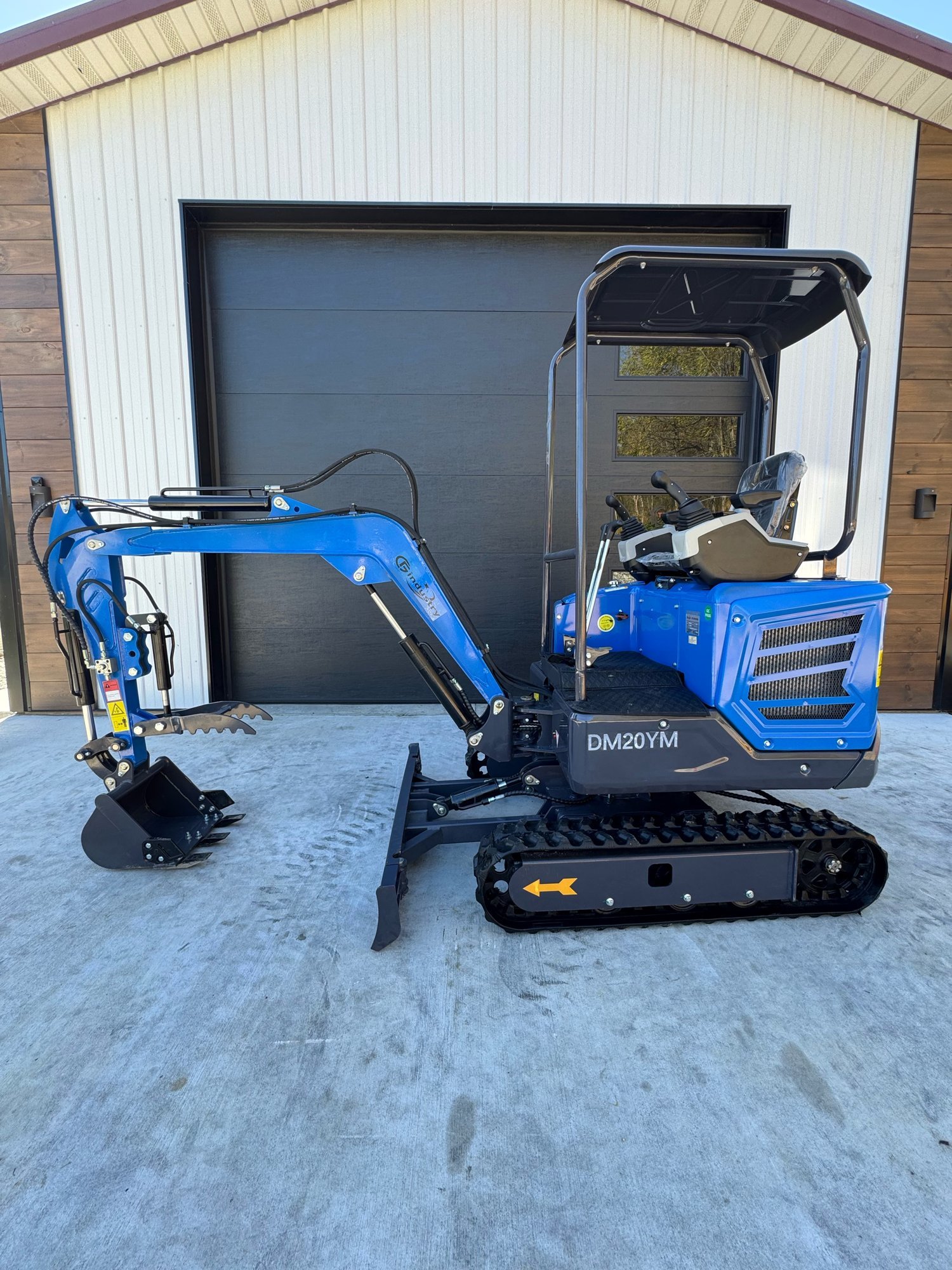 cfg-dm20ym-mini-excavator-1.jpg