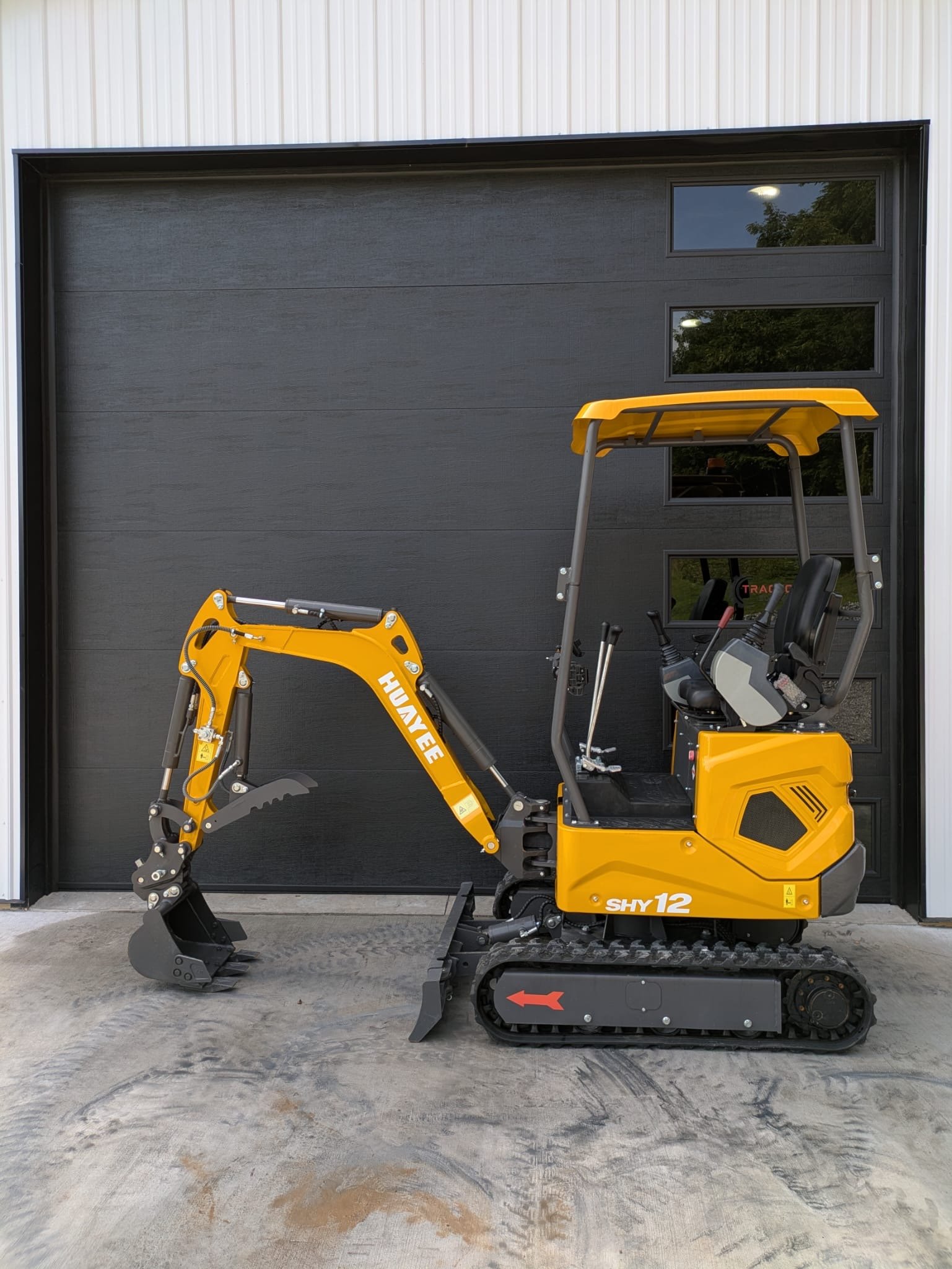 Huayee SHY12 mini excavator left side view with boom and blade
