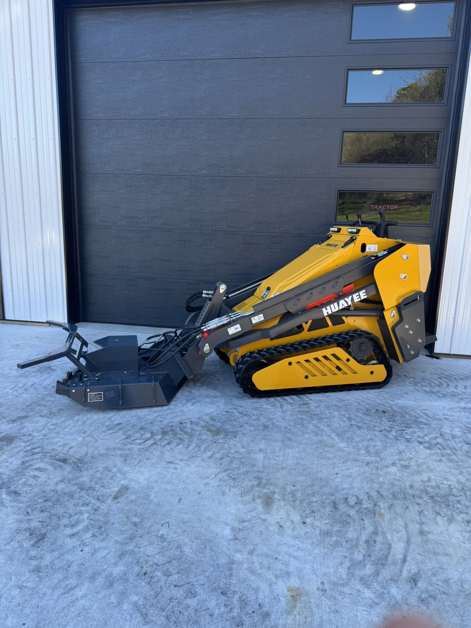 Huayee LHY680 mini skid steer with MDM50 disc mulcher package, photo 3