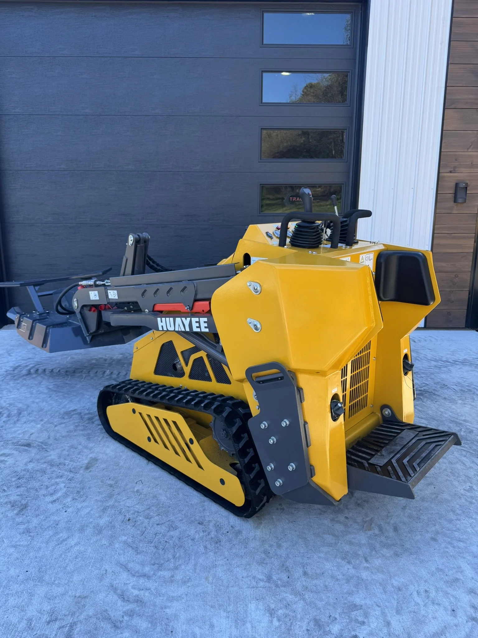 Huayee LHY680 mini skid steer with MDM50 disc mulcher package, photo 5