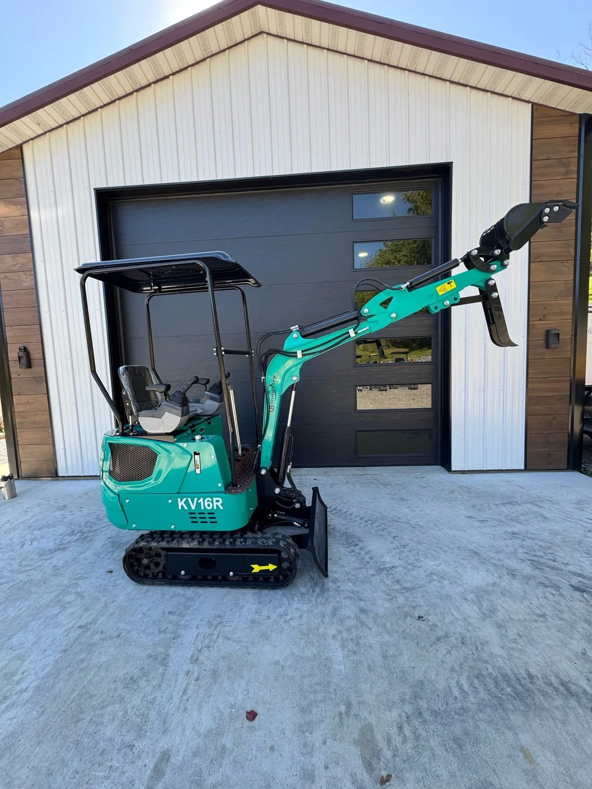 cfg-kv16r-mini-excavator-canopy-side-view.jpg