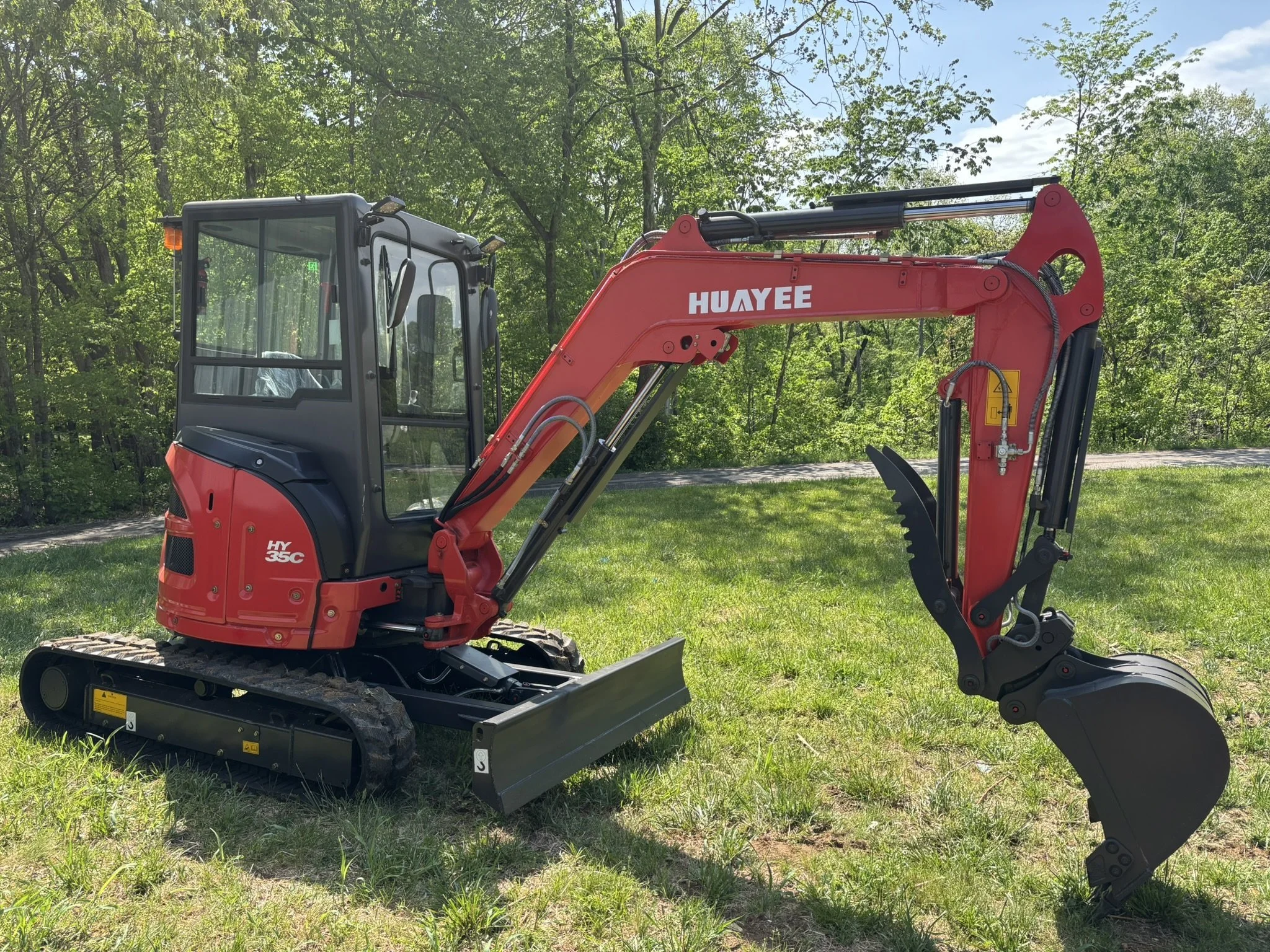 Huayee HY35C mini excavator for sale – TractorSource Altoona PA – view 6