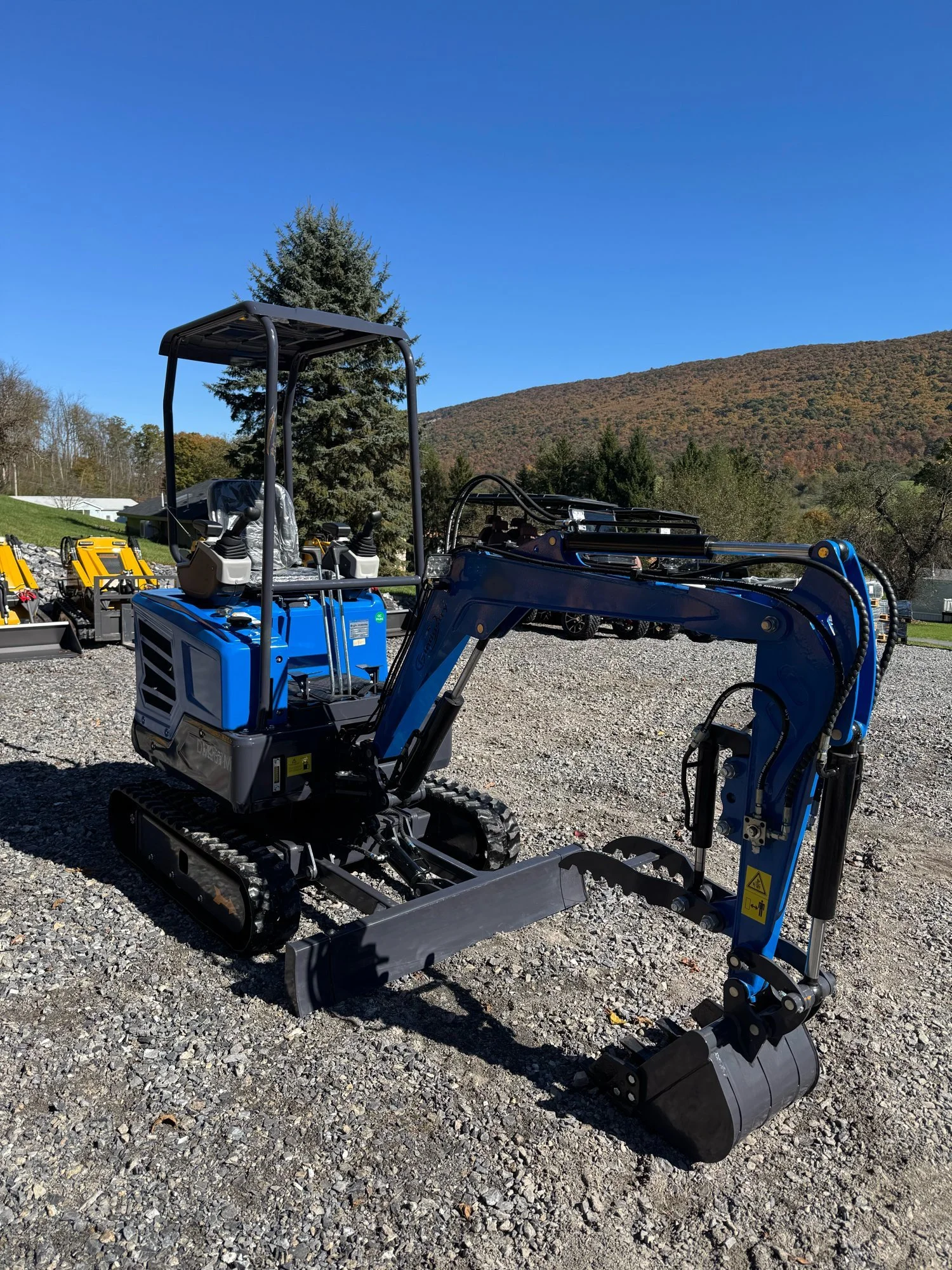 cfg-dm20ym-mini-excavator-6.jpg
