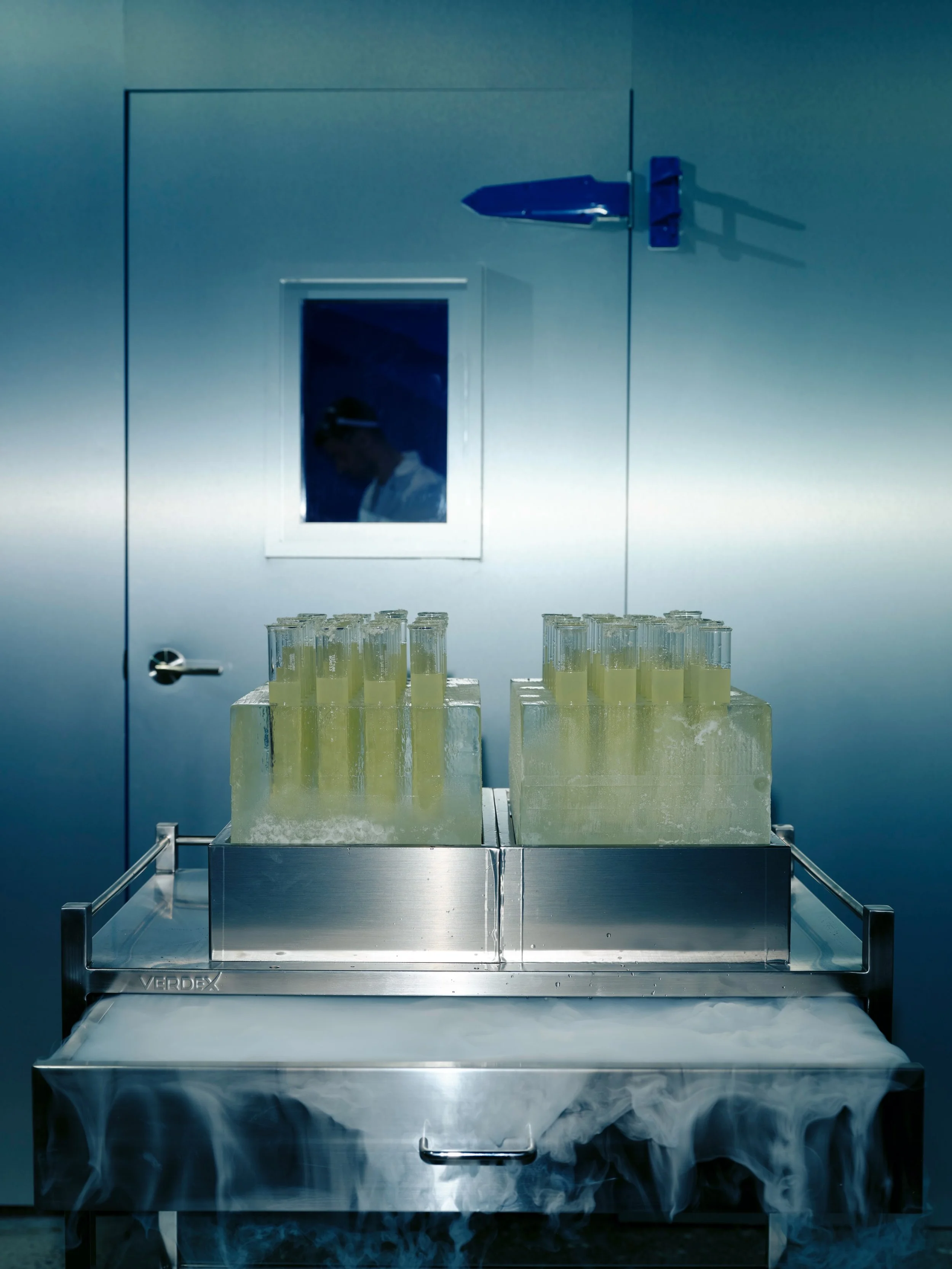 Bar Lab 🧪 

Curated for @dot_dot_dash 
Pics by @simonshiffsays 

Margarita Test Tubes
Beaker Whiskey Sour
Blue Lady with citrus smoke bubble 🫧