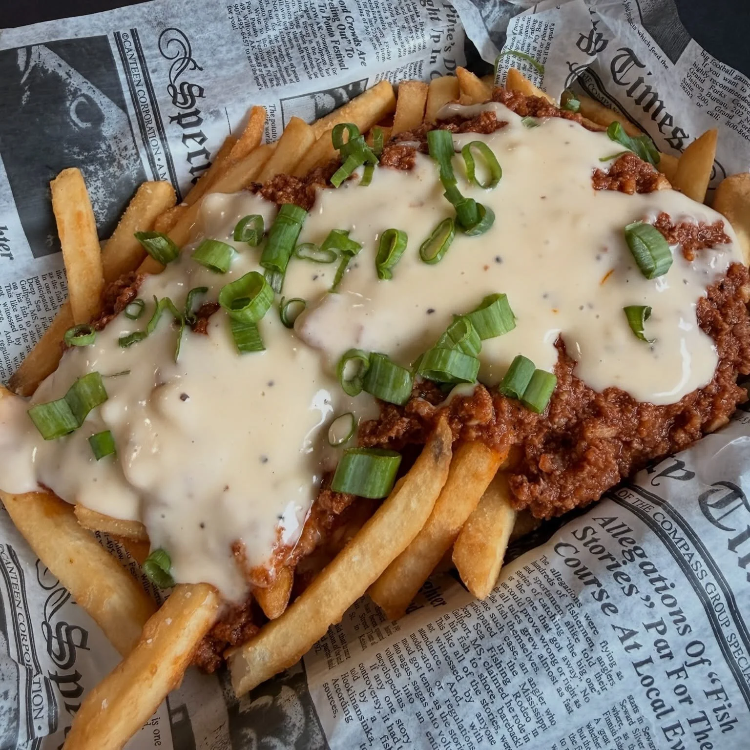 You made it to Friday, treat yourself with some chili cheese fries the #Kiki way 🍟 

Here today until 8pm for all of your breakfast + lunch needs, including our signature pizza pies. 

Stop in and say hi 👋 

🛒 

#kikisconvenience #elizaville #deli