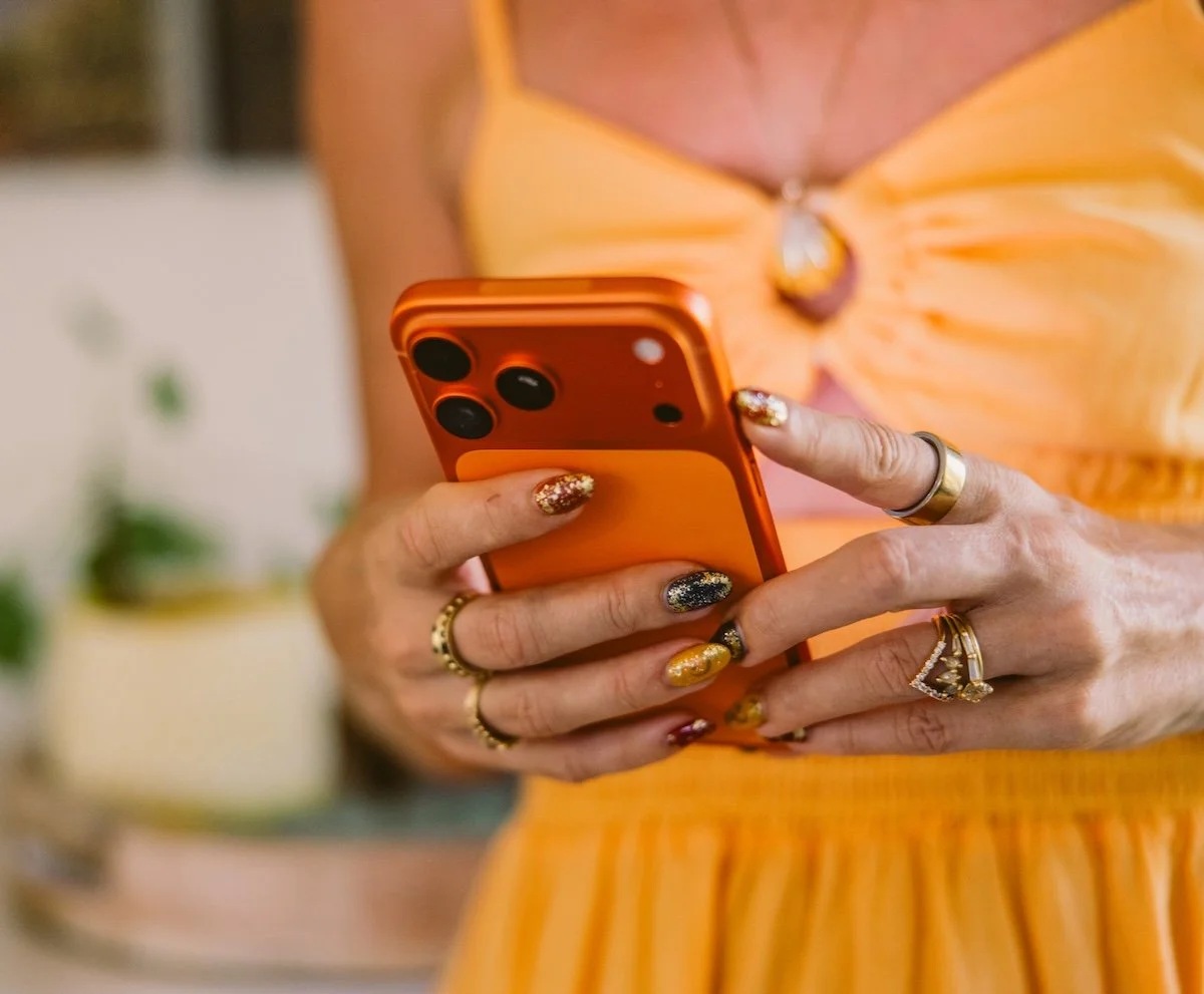 Keynote speaking topic on top-of-funnel content that turns your DMs into your new favorite gold mine.