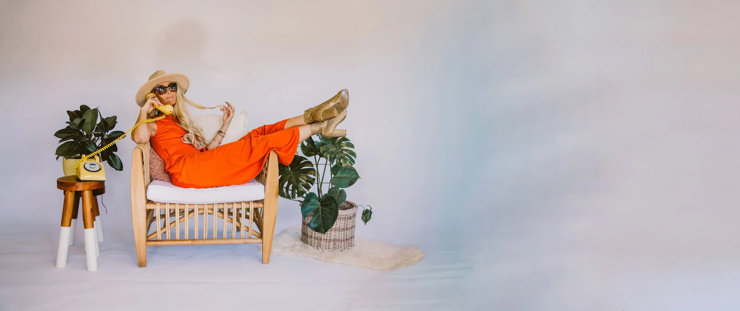 Weekly live coaching and personal accountability to help you upgrade into your next level self.