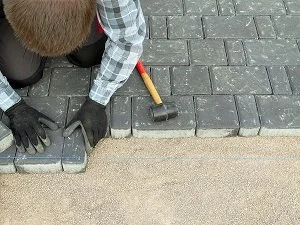 Paver Driveway vs Asphalt Driveway: Who Wins?