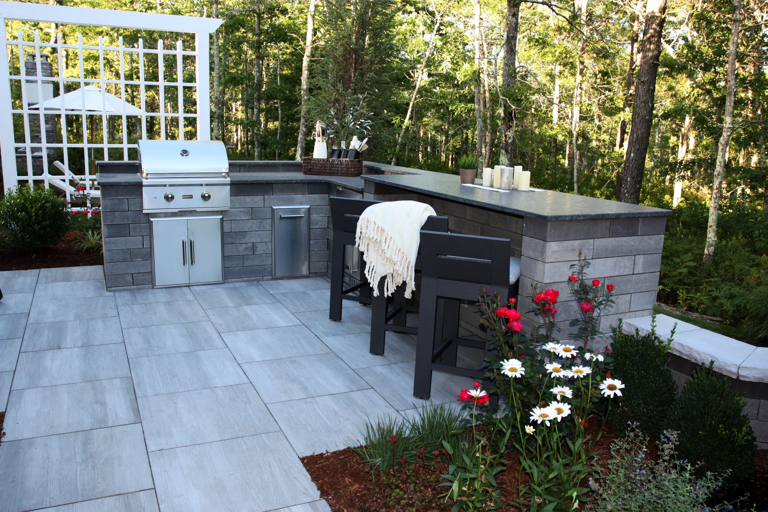 Weekly lawn maintenance service in Duxbury, MA