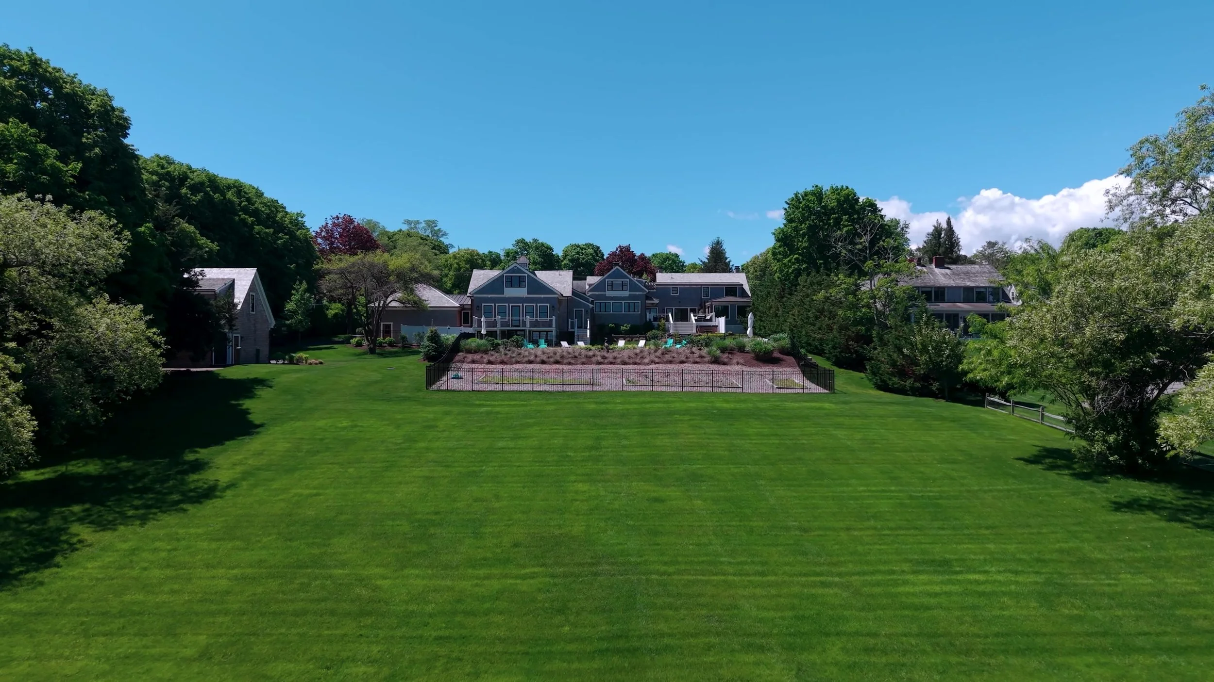 Manicured lawn by Greener Horizon