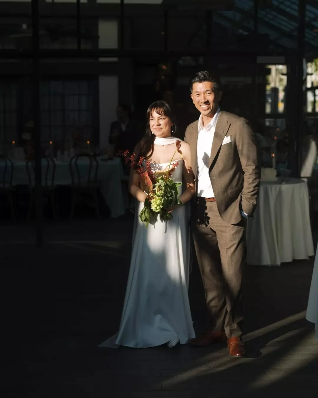 Golden hour glow&nbsp;✨

Venue: @fivecrownsrestaurant
Coordinator: @wildeandsageco.lauren @wildeandsageco.ashley
@wildeandsageco
Photography: @thedelacastros
Rentals: @forthetable.club &amp; @renowned.events
Florist: @bestbudfloral
DJ: @modernaffairs