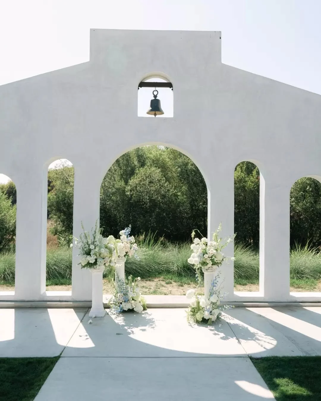 From the first glance to the last toast, this @jeuneperche celebration unfolded with ease and elegance, every detail echoing the natural beauty that surrounded the day.

Planner: @sierrajamesevents
Venue: @jeuneperche
Florist: @bloomingfern.co
Photog